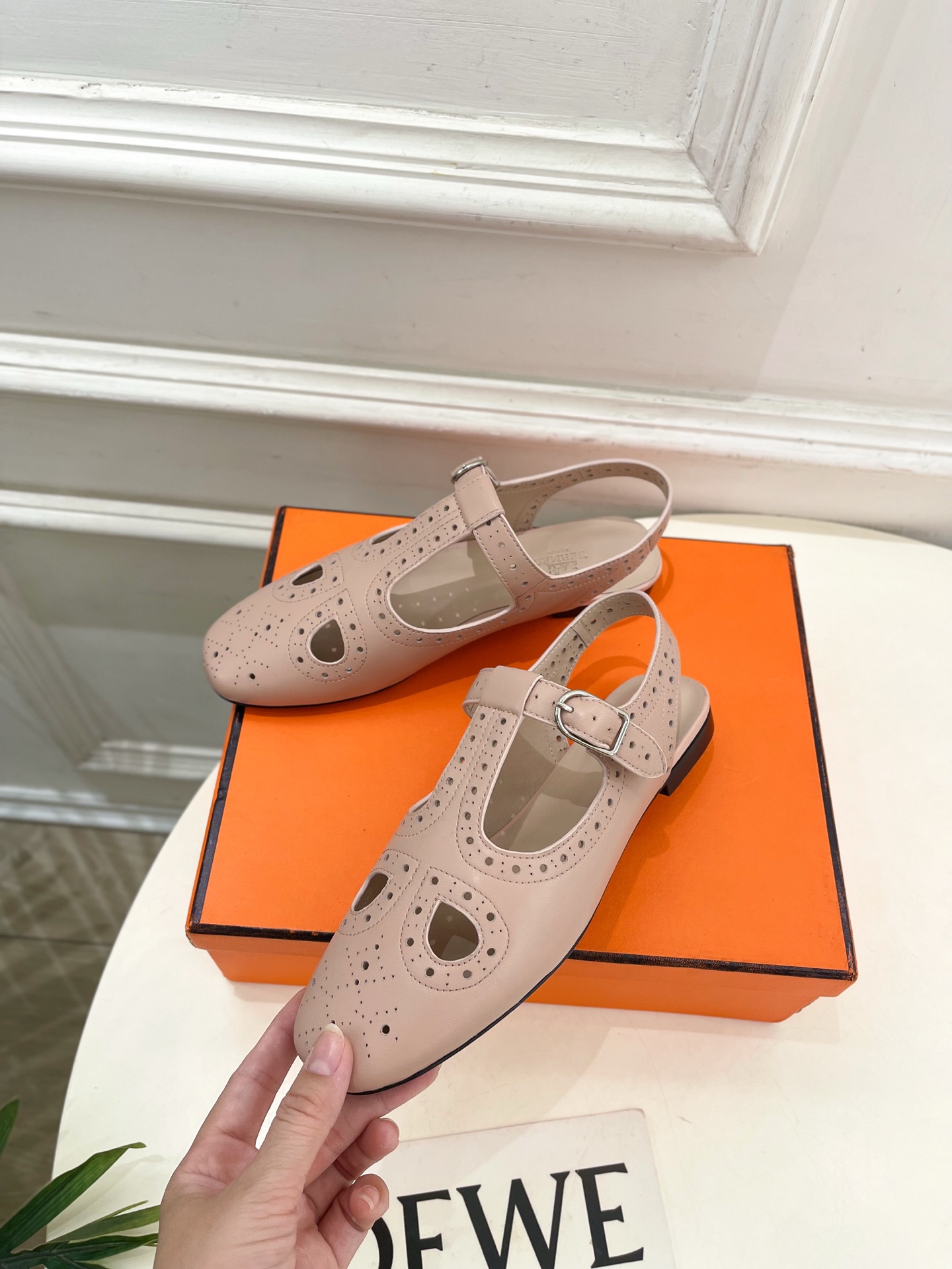 🐎𝐇𝐄𝐑𝐌𝐄* 爱玛仕 25𝐬𝐬 

🌈2025春夏新品 专柜新款 Kim玛丽珍镂空露跟凉鞋 系列〰


