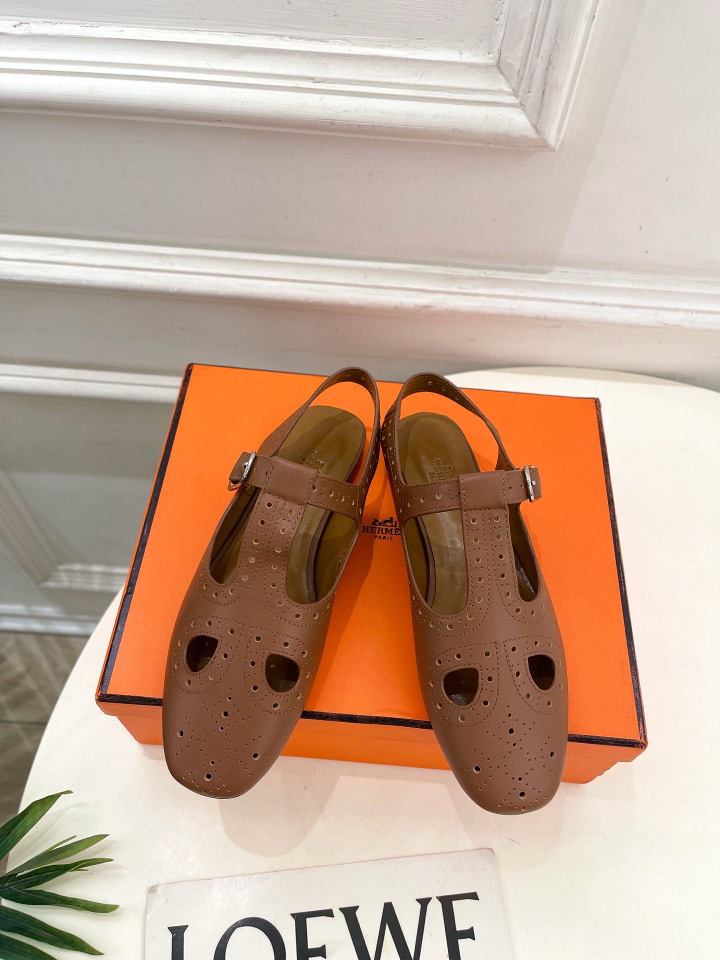 🐎𝐇𝐄𝐑𝐌𝐄* 爱玛仕 25𝐬𝐬 

🌈2025春夏新品 专柜新款 Kim玛丽珍镂空露跟凉鞋 系列〰

