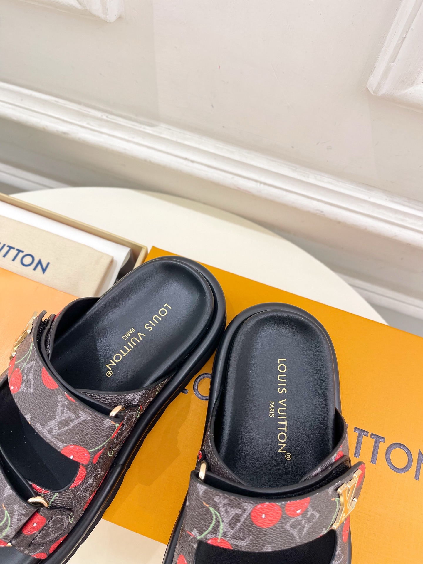 LV  | 路易威登   25𝐬𝐬 

🧡💚2025春夏新品   顶级版本⚠️
专柜主打经典 双扣带魔术