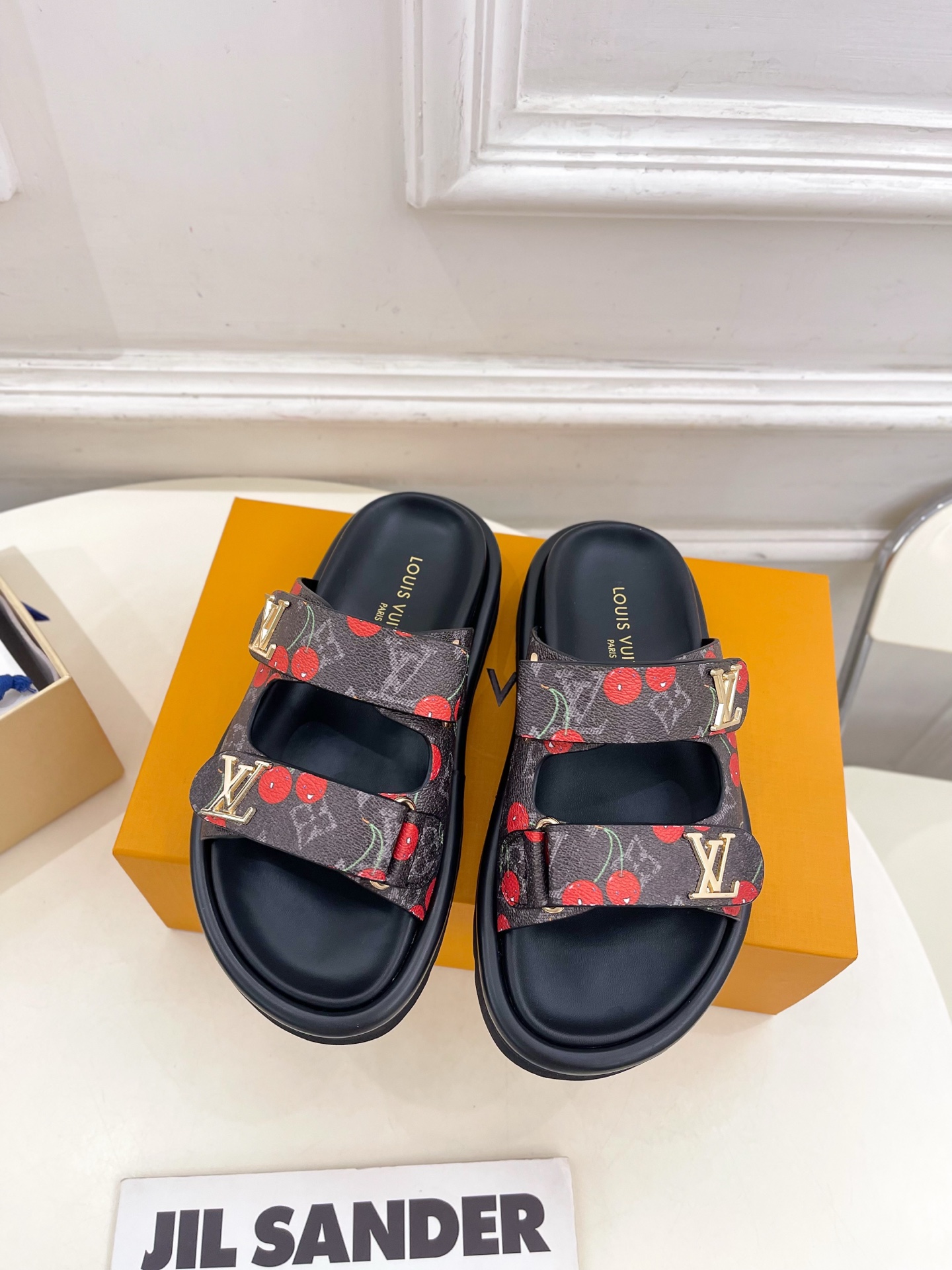 LV  | 路易威登   25𝐬𝐬 

🧡💚2025春夏新品   顶级版本⚠️
专柜主打经典 双扣带魔术