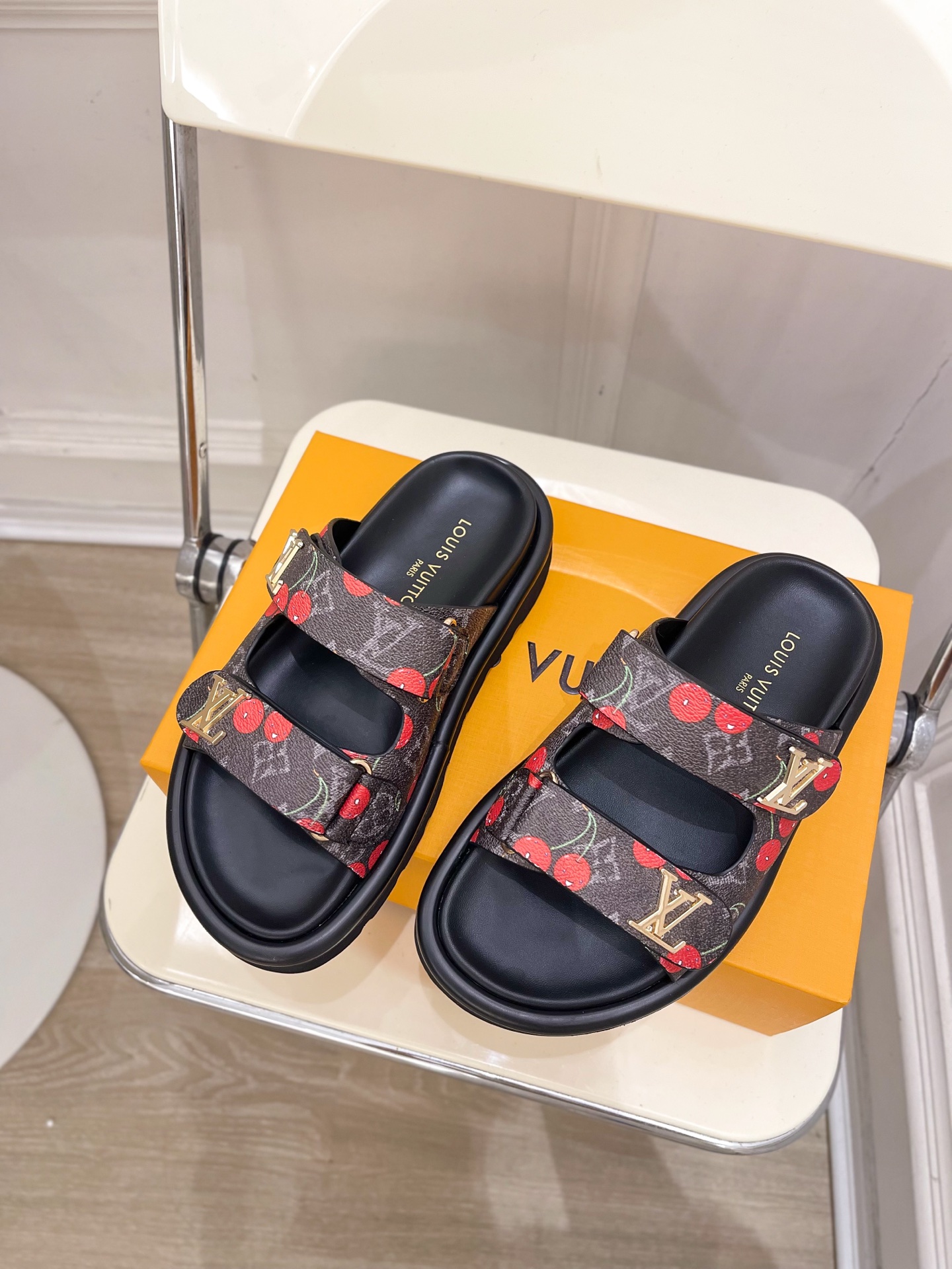 LV  | 路易威登   25𝐬𝐬 

🧡💚2025春夏新品   顶级版本⚠️
专柜主打经典 双扣带魔术