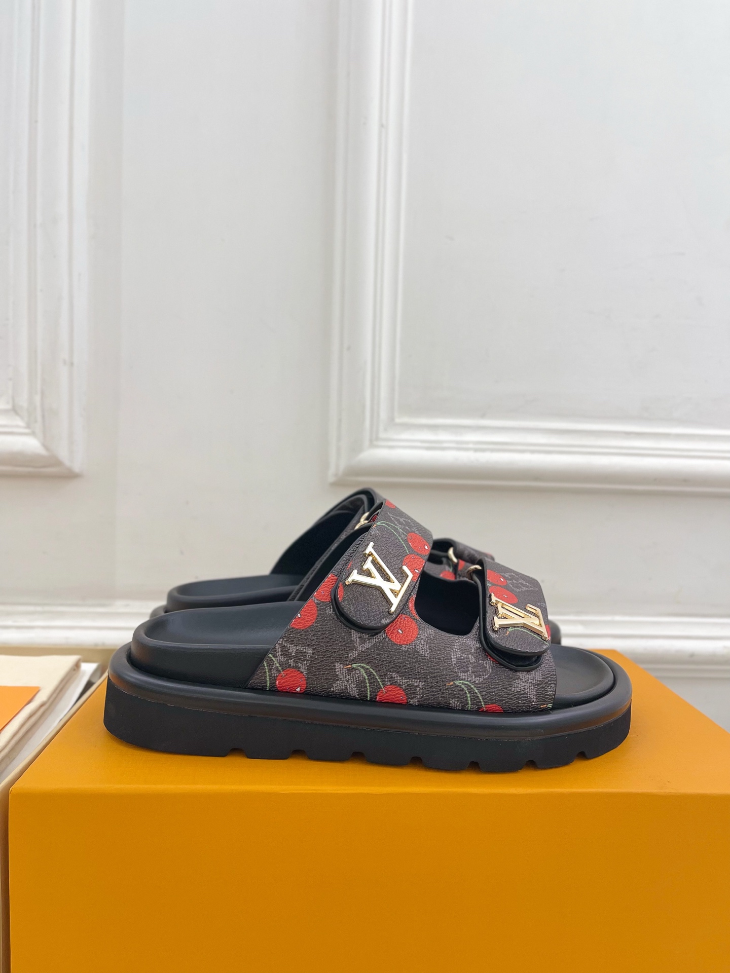 LV  | 路易威登   25𝐬𝐬 

🧡💚2025春夏新品   顶级版本⚠️
专柜主打经典 双扣带魔术
