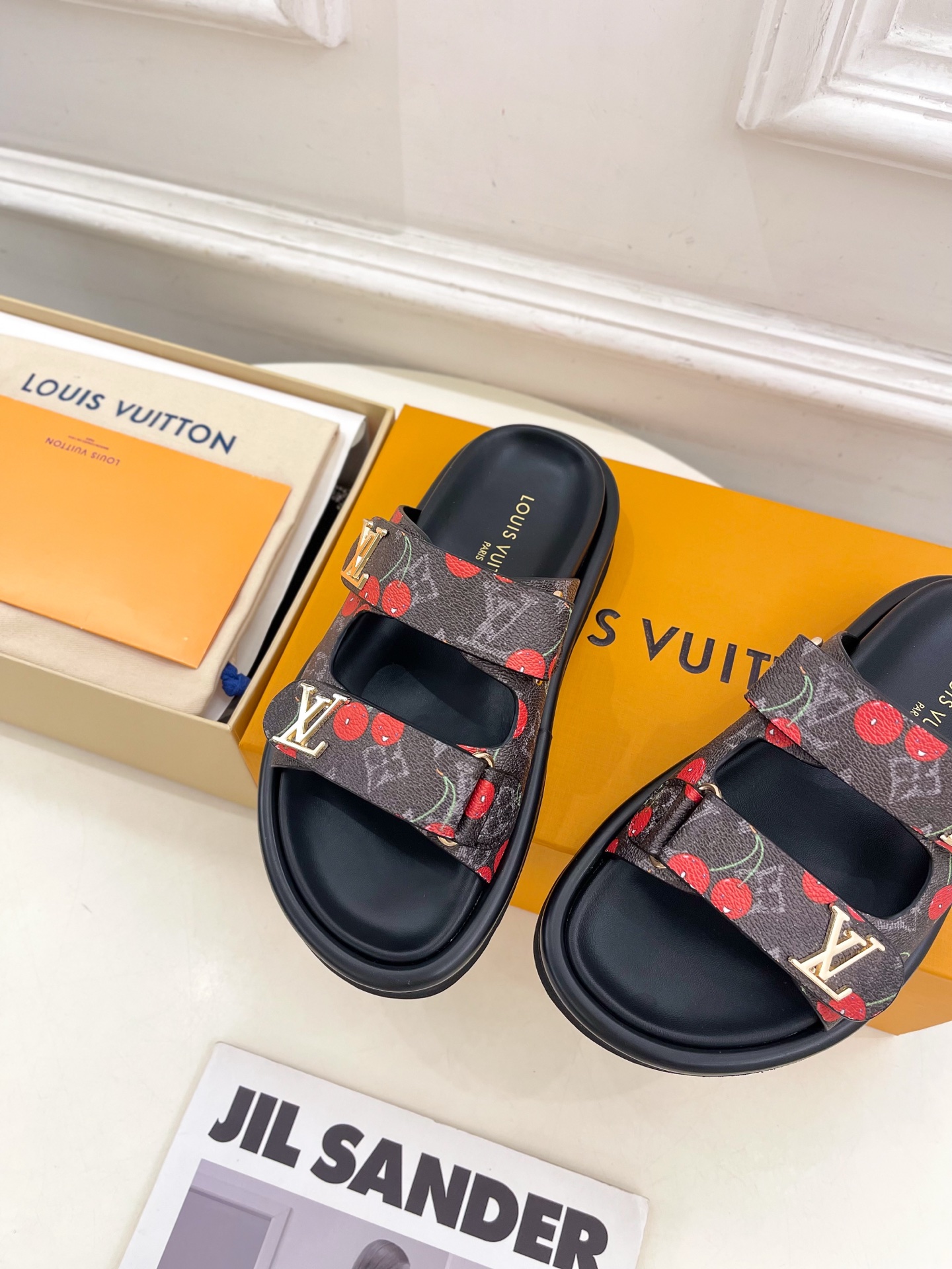 LV  | 路易威登   25𝐬𝐬 

🧡💚2025春夏新品   顶级版本⚠️
专柜主打经典 双扣带魔术