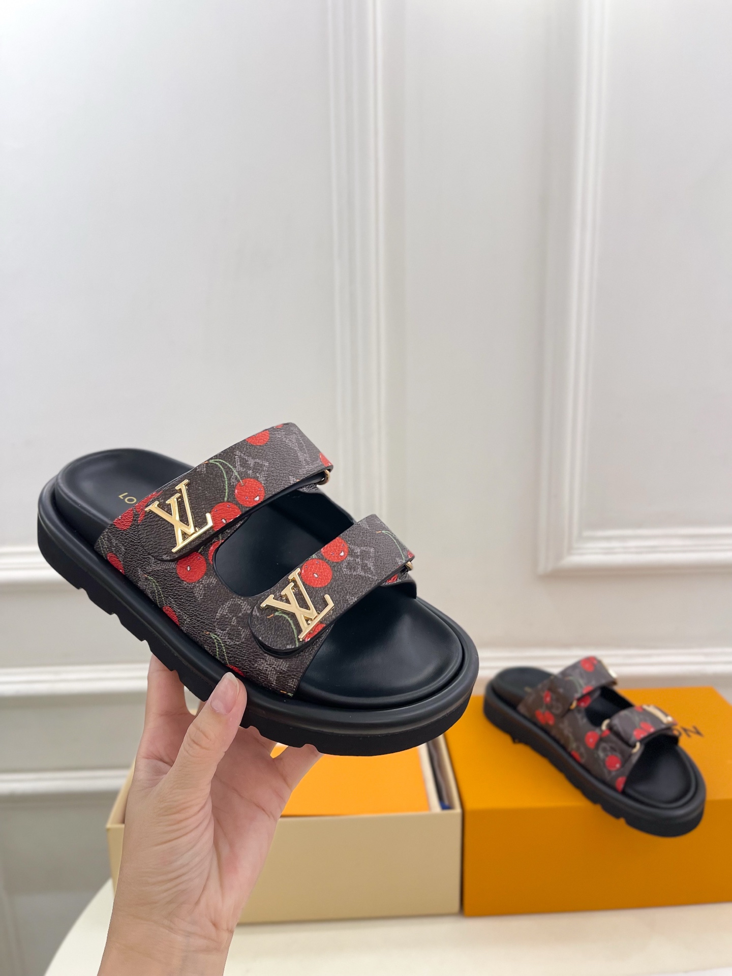 LV  | 路易威登   25𝐬𝐬 

🧡💚2025春夏新品   顶级版本⚠️
专柜主打经典 双扣带魔术