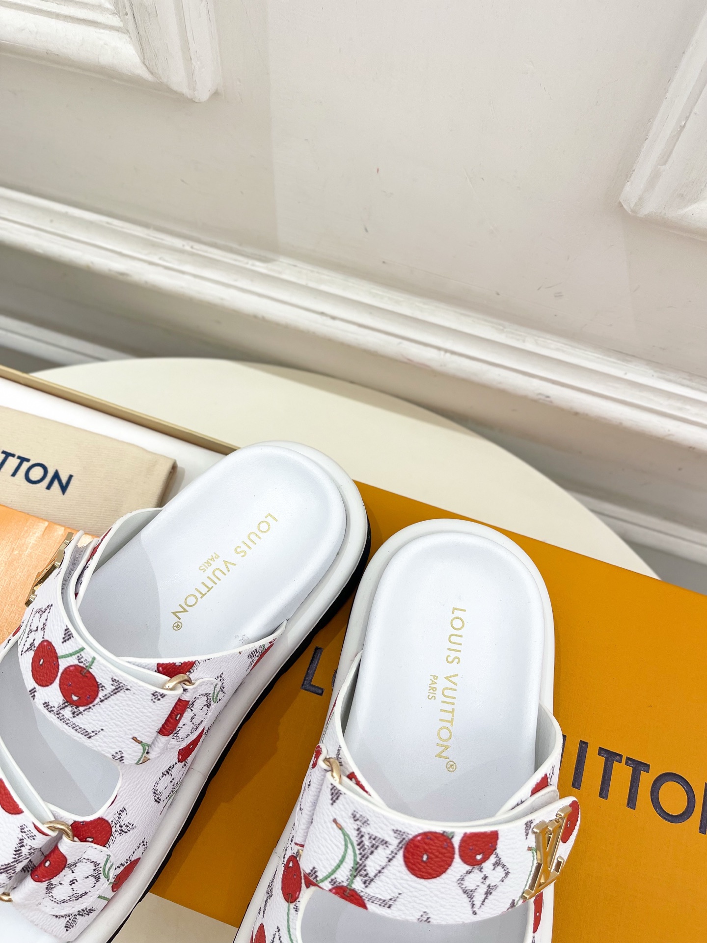 LV  | 路易威登   25𝐬𝐬 

🧡💚2025春夏新品   顶级版本⚠️
专柜主打经典 双扣带魔术