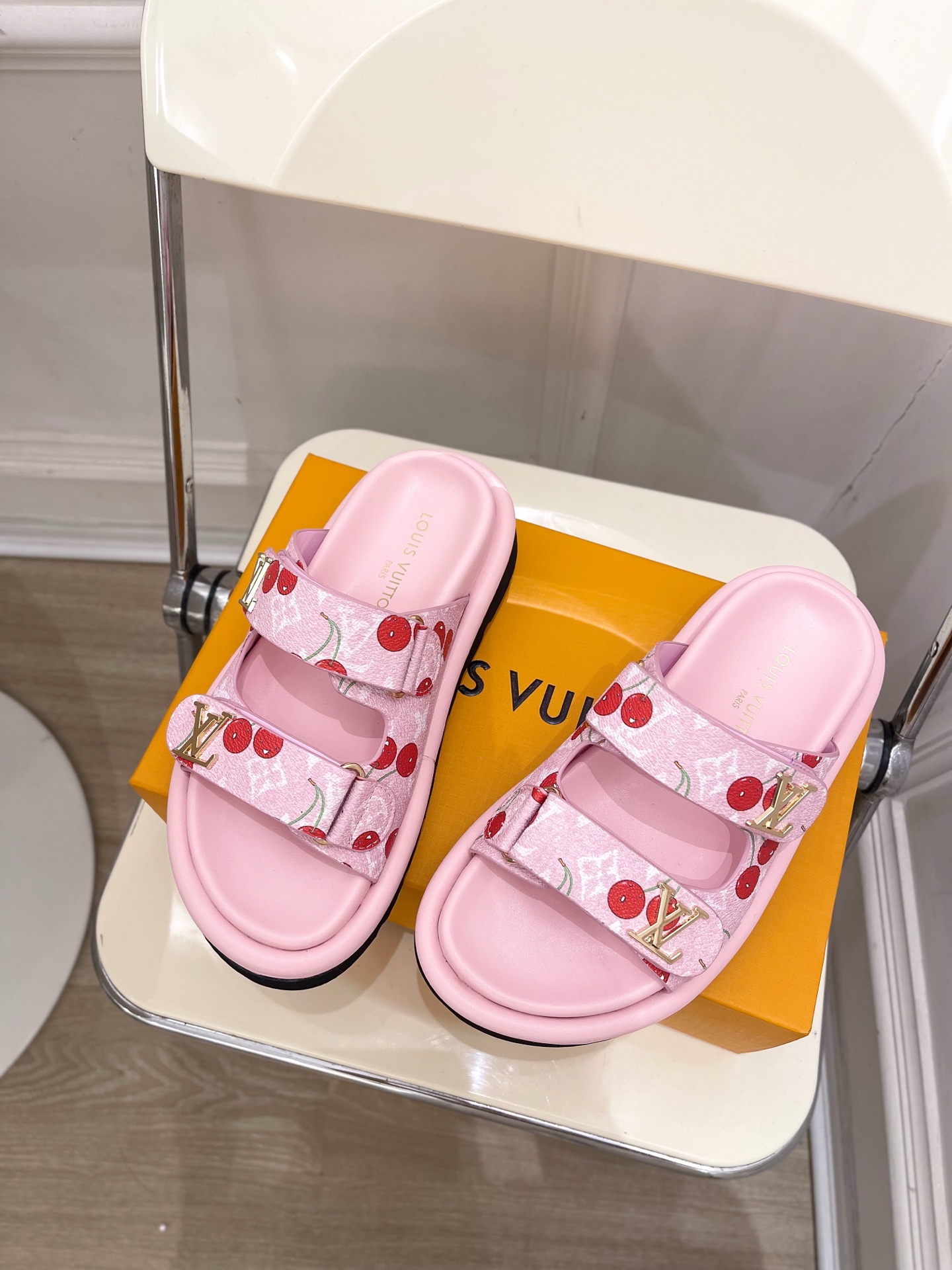 LV  | 路易威登   25𝐬𝐬 

🧡💚2025春夏新品   顶级版本⚠️
专柜主打经典 双扣带魔术