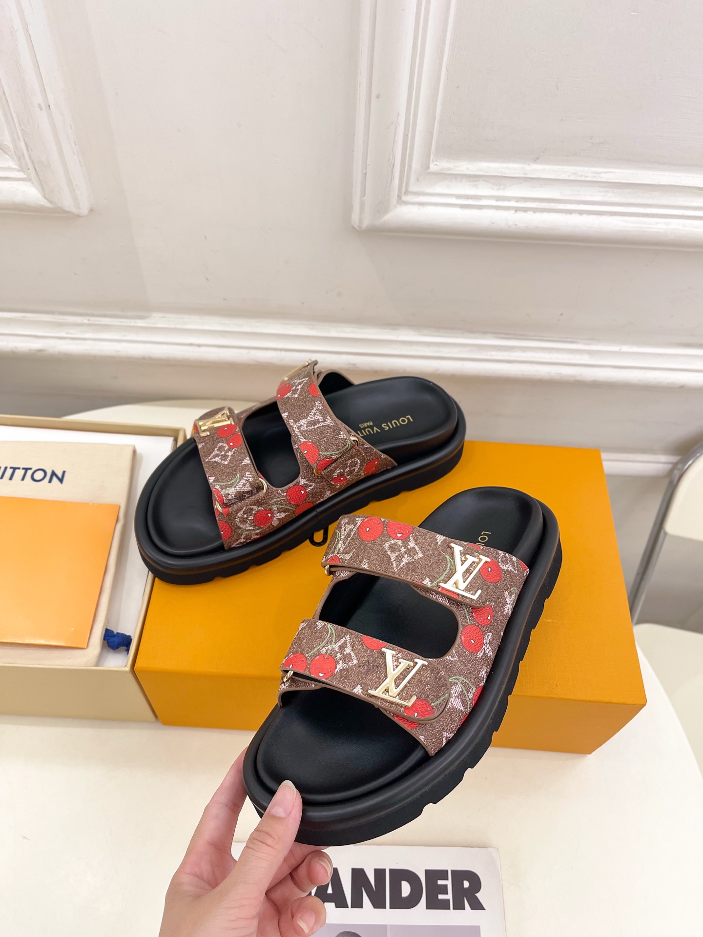 LV  | 路易威登   25𝐬𝐬 

🧡💚2025春夏新品   顶级版本⚠️
专柜主打经典 双扣带魔术