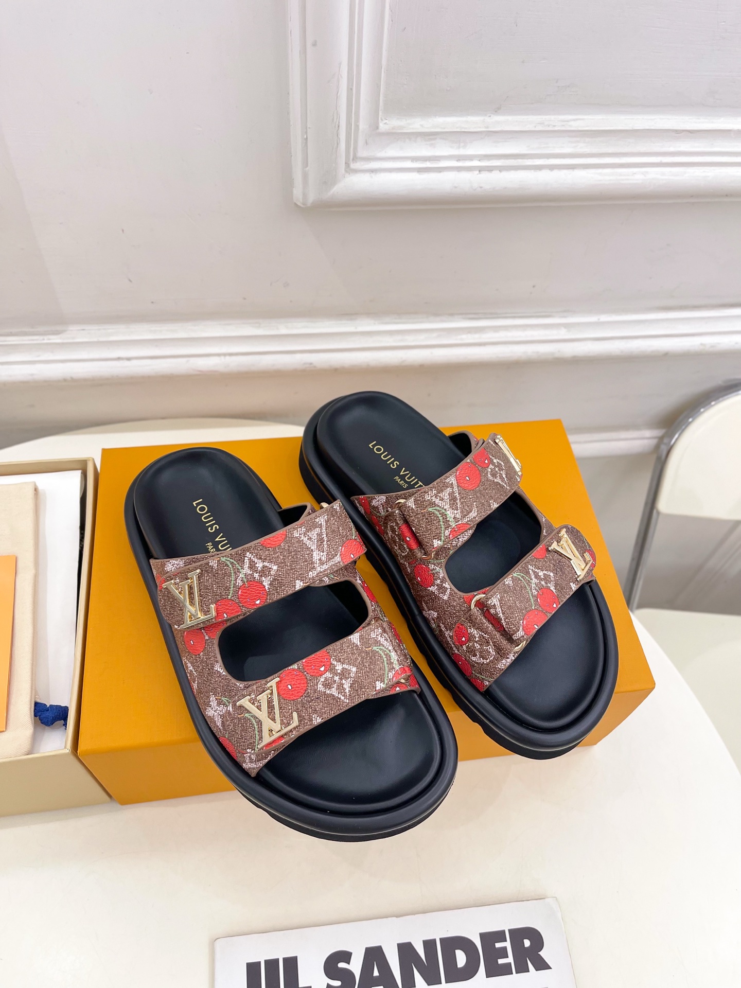 LV  | 路易威登   25𝐬𝐬 

🧡💚2025春夏新品   顶级版本⚠️
专柜主打经典 双扣带魔术