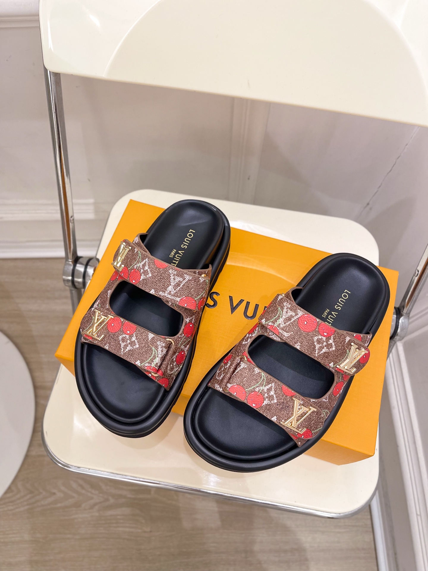 LV  | 路易威登   25𝐬𝐬 

🧡💚2025春夏新品   顶级版本⚠️
专柜主打经典 双扣带魔术