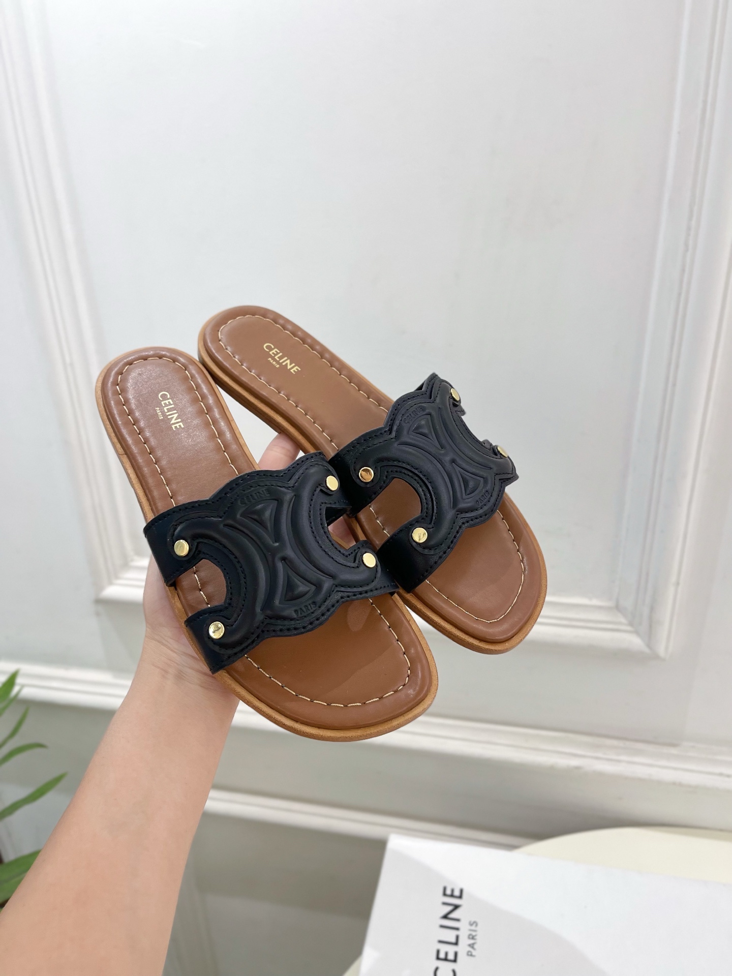 CELINE  | 赛琳  25 𝐬𝐬 

💛2025春夏最新爆款 MARINA凯旋门拖鞋系列 上新！
