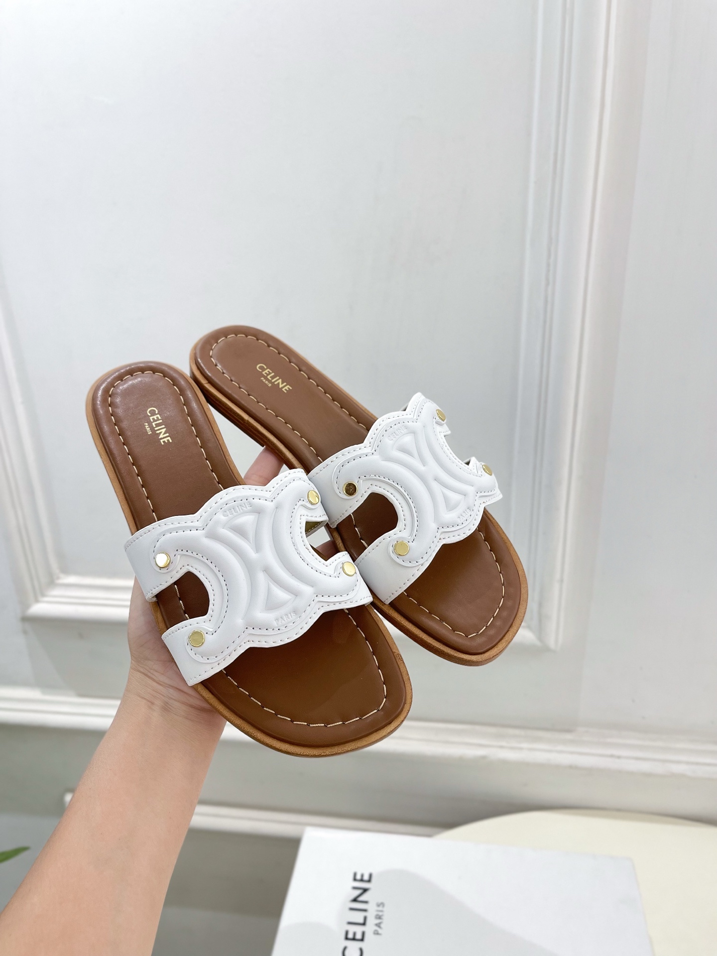 CELINE  | 赛琳  25 𝐬𝐬 

💛2025春夏最新爆款 MARINA凯旋门拖鞋系列 上新！
