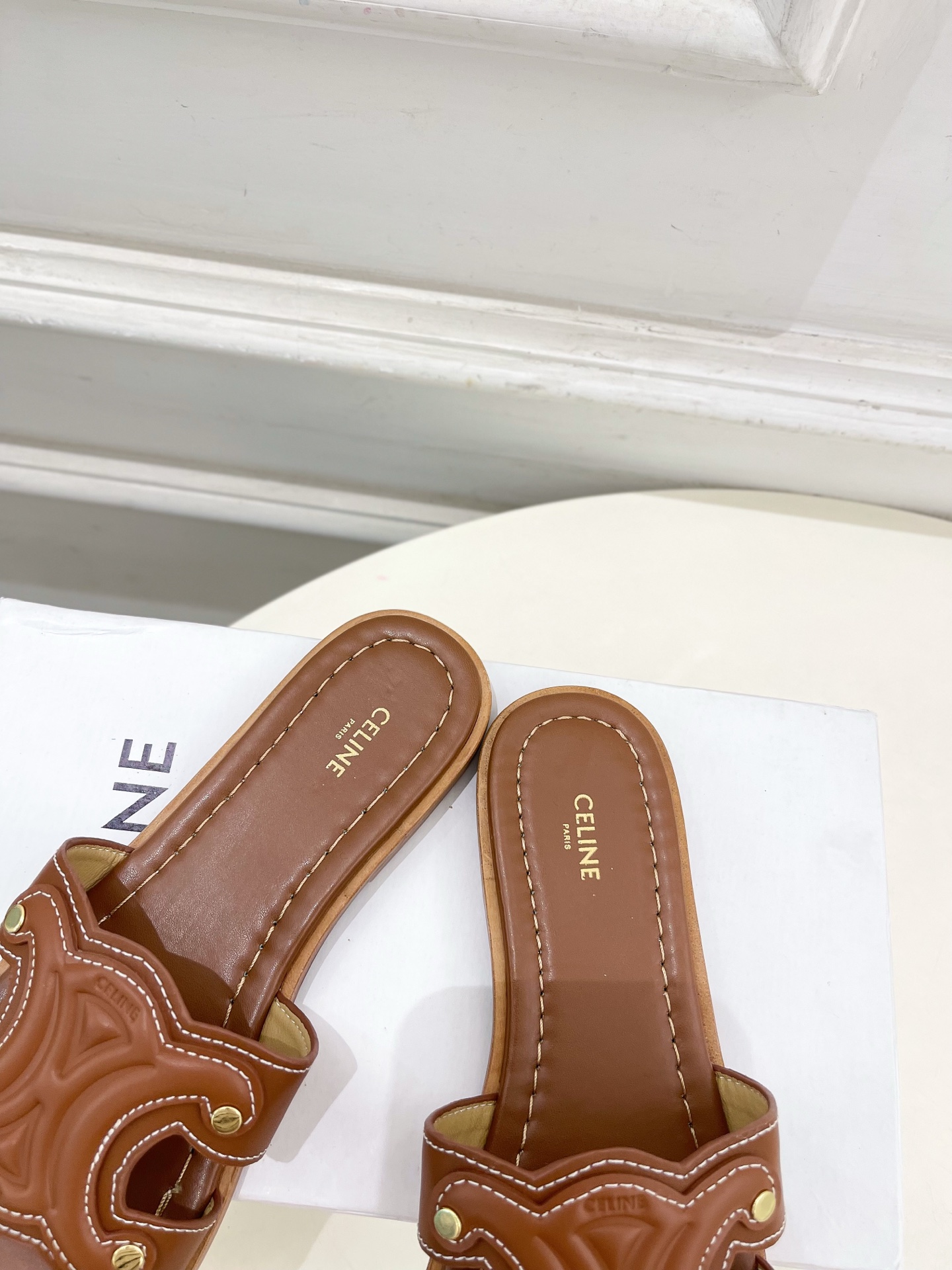 CELINE  | 赛琳  25 𝐬𝐬 

💛2025春夏最新爆款 MARINA凯旋门拖鞋系列 上新！
