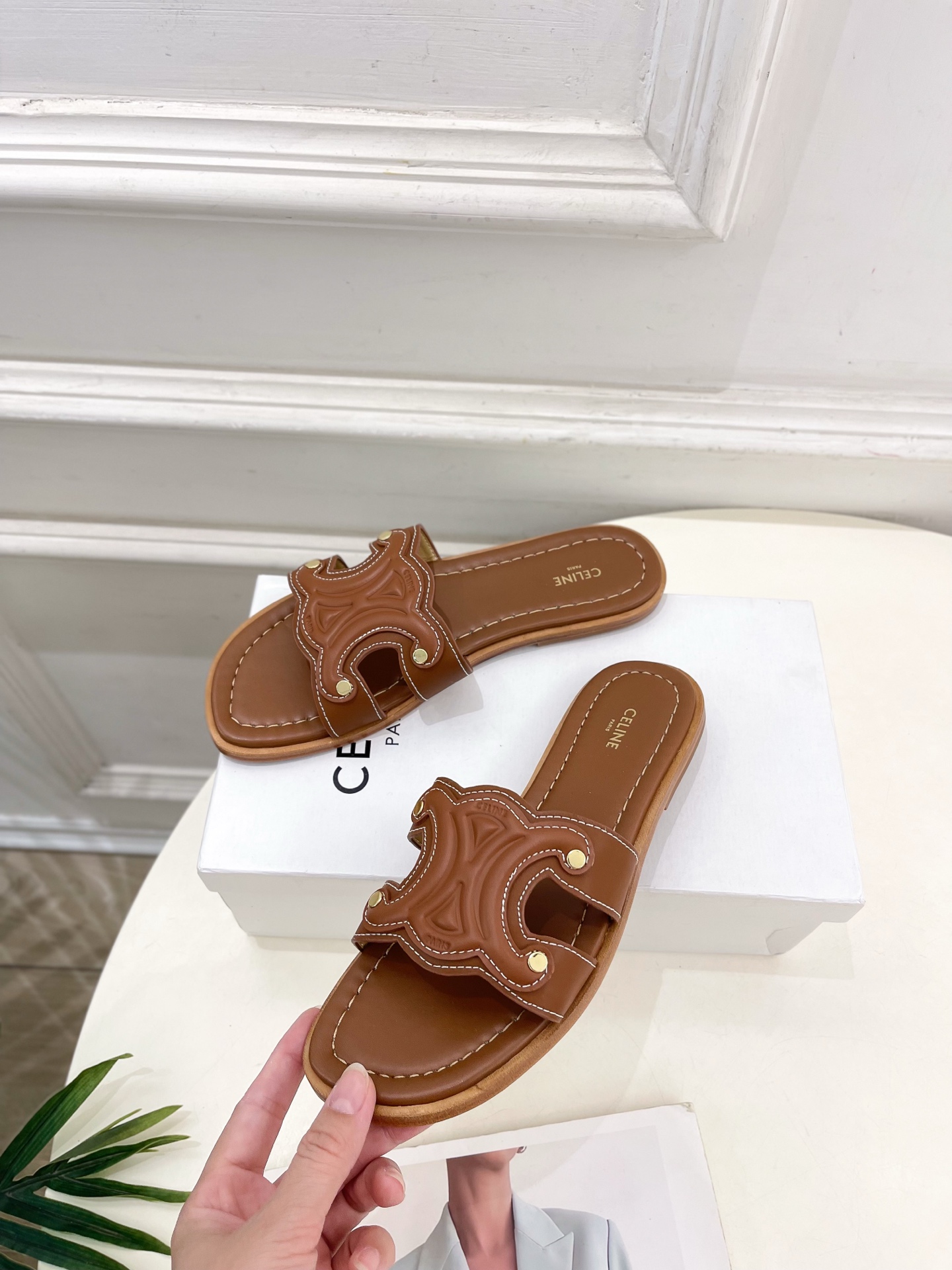 CELINE  | 赛琳  25 𝐬𝐬 

💛2025春夏最新爆款 MARINA凯旋门拖鞋系列 上新！
