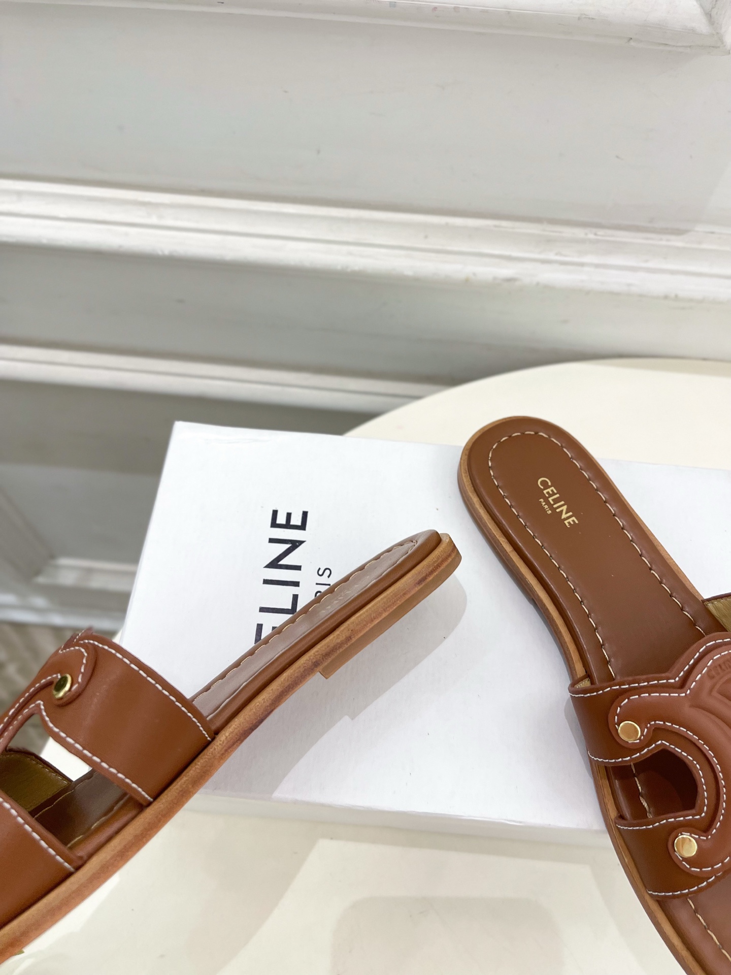 CELINE  | 赛琳  25 𝐬𝐬 

💛2025春夏最新爆款 MARINA凯旋门拖鞋系列 上新！

