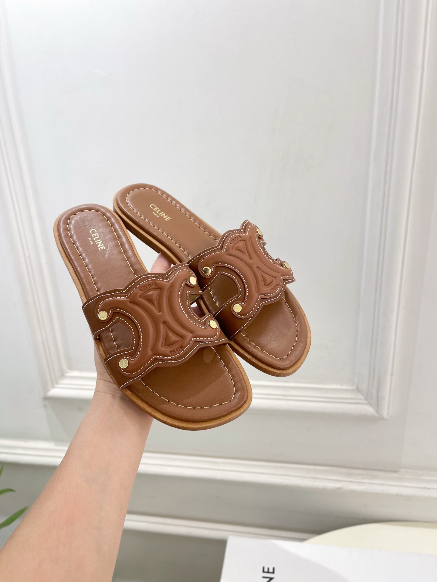 CELINE  | 赛琳  25 𝐬𝐬 

💛2025春夏最新爆款 MARINA凯旋门拖鞋系列 上新！
