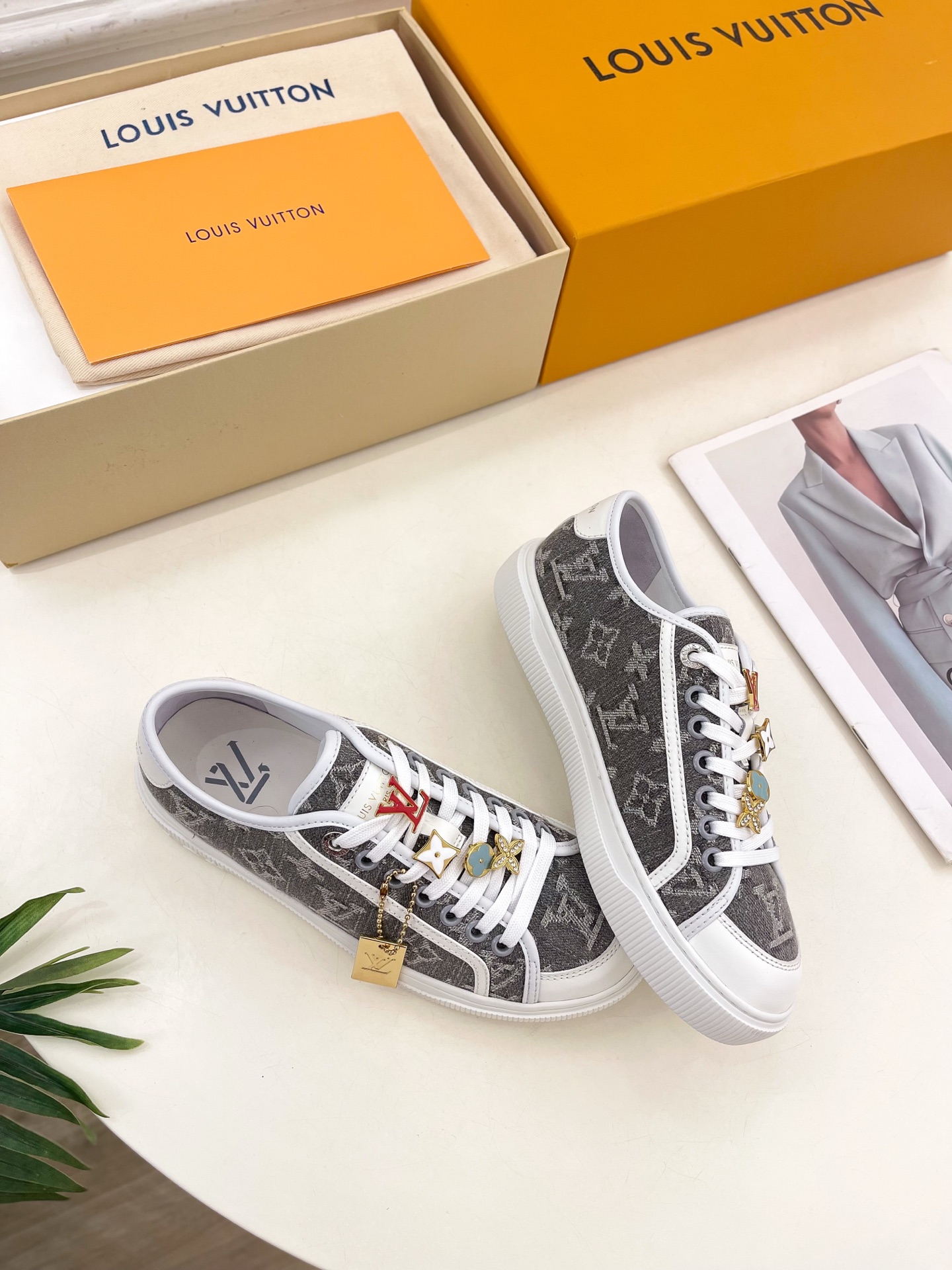LV | 路易威登 25𝐬𝐬 
🧡💚2025 春夏新款 顶级版本‼️原版一致
专柜主打最新款 LV LA