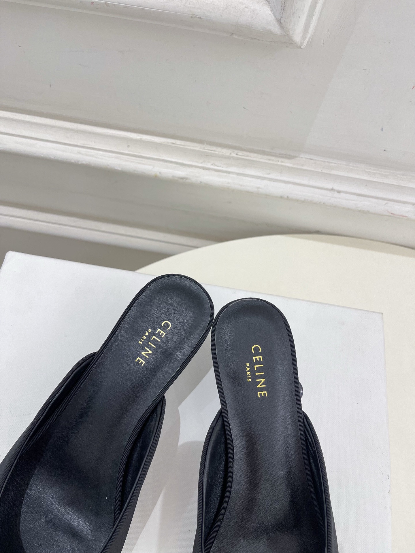 CELINE  | 赛琳  25 𝐬𝐬 

💛2025春夏最新爆款 ALMA TRIOMPHE凯旋门尖头