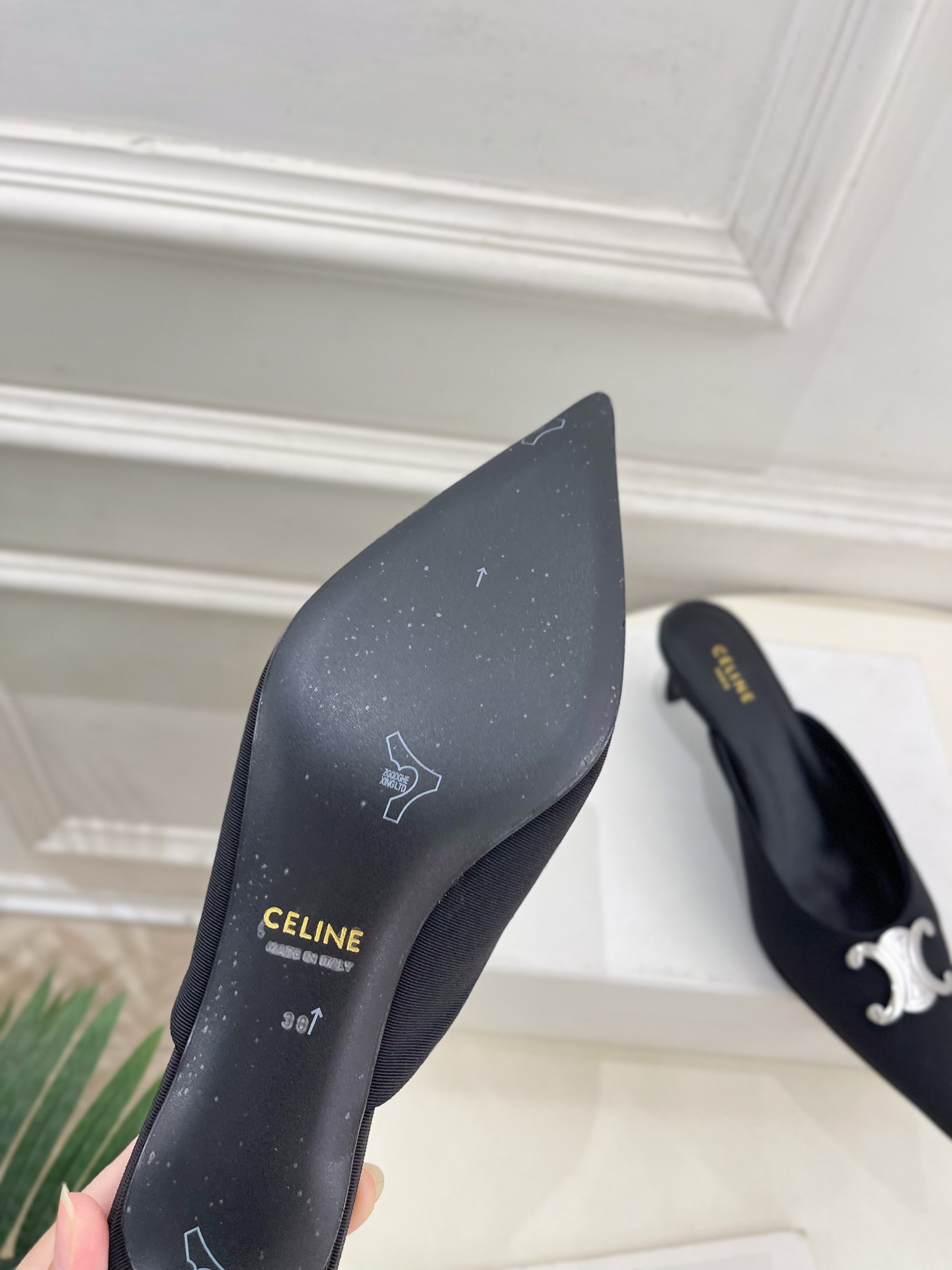 CELINE  | 赛琳  25 𝐬𝐬 

💛2025春夏最新爆款 ALMA TRIOMPHE凯旋门尖头
