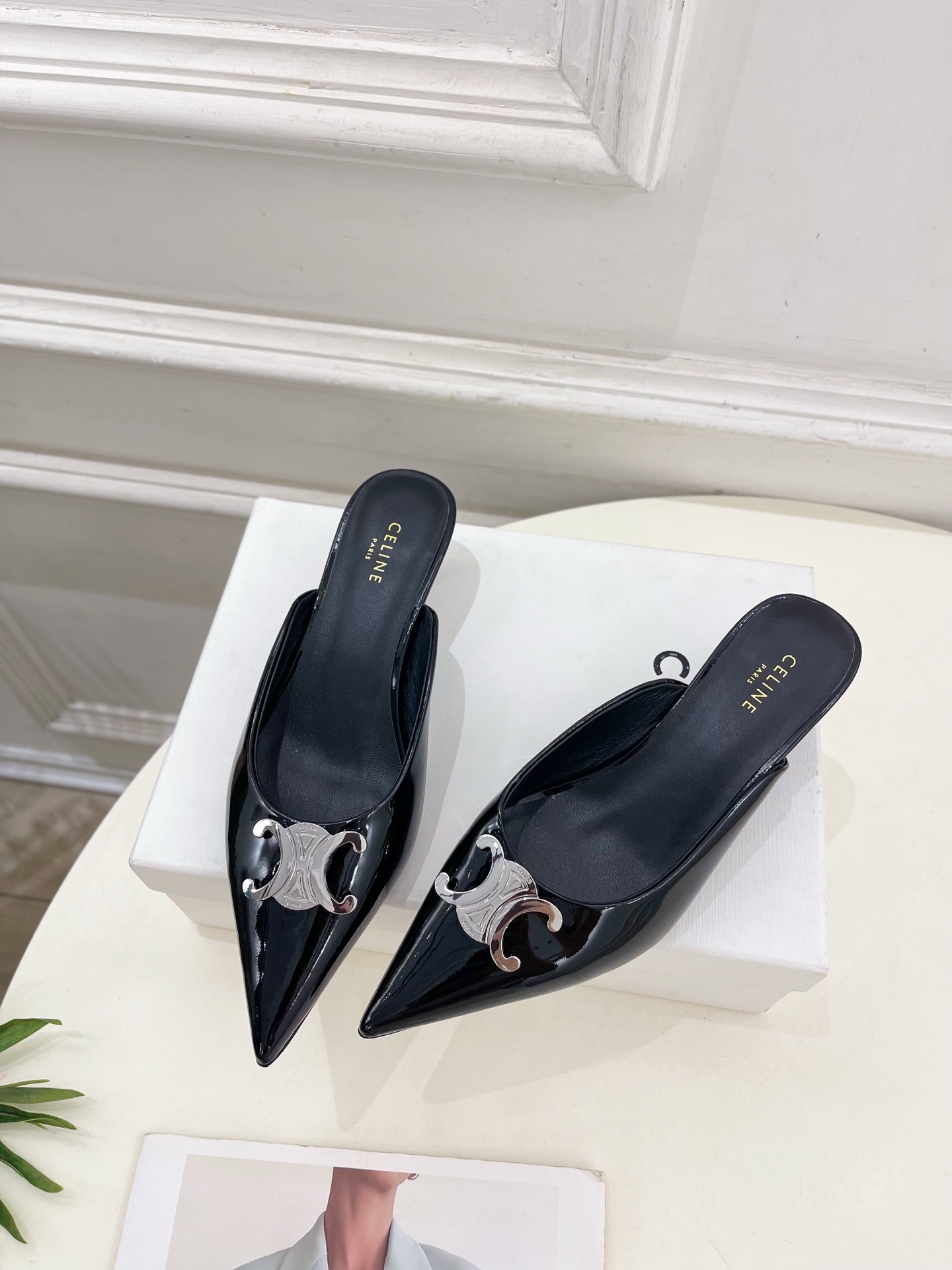 CELINE | 赛琳 25 𝐬𝐬
💛2025春夏最新爆款 ALMA TRIOMPHE凯旋门尖头