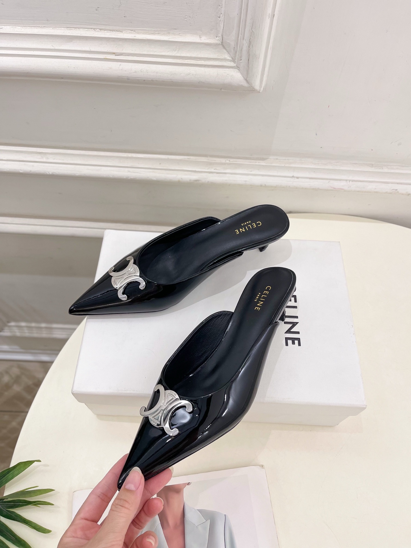 CELINE | 赛琳 25 𝐬𝐬
💛2025春夏最新爆款 ALMA TRIOMPHE凯旋门尖头