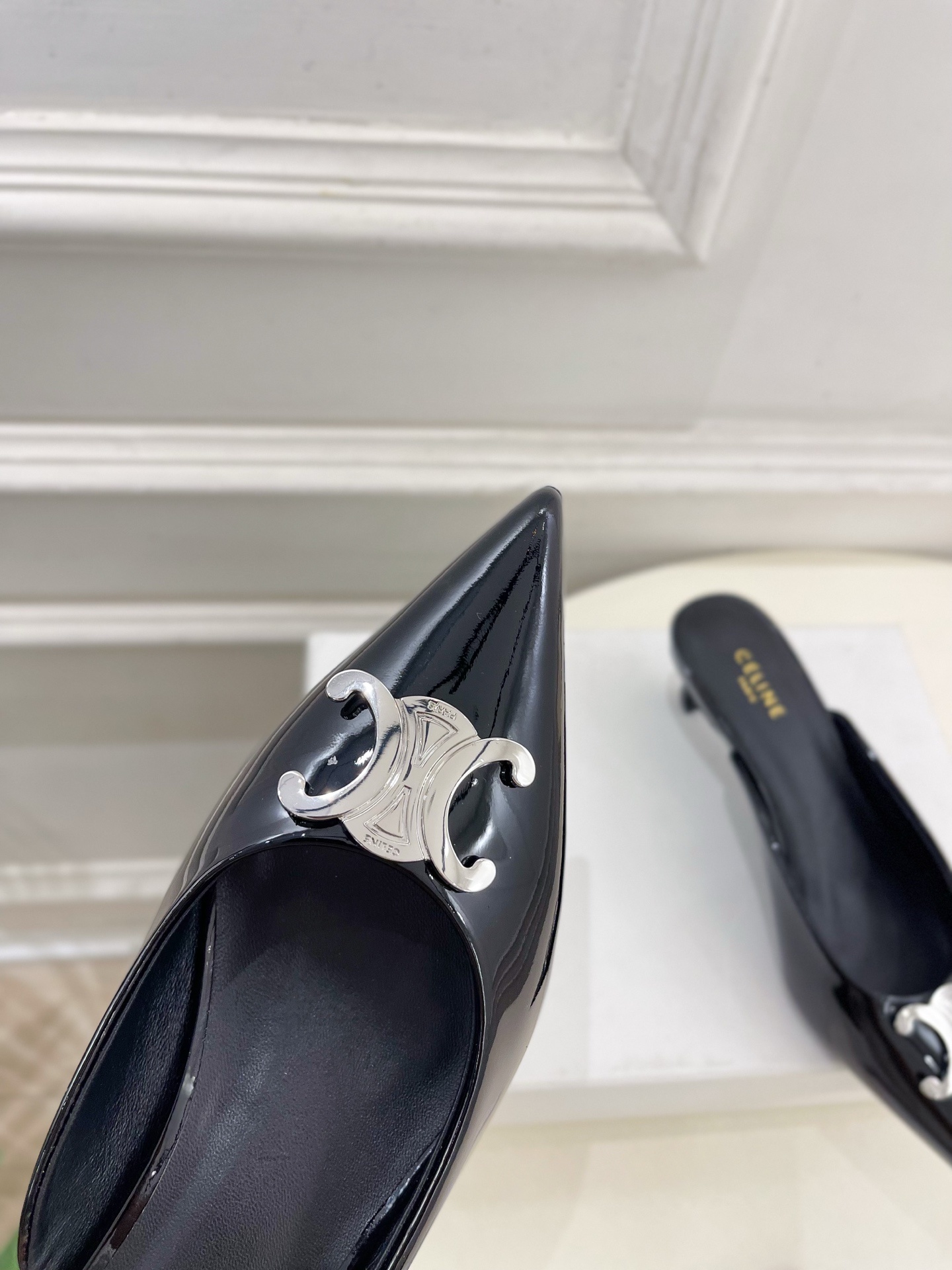 CELINE | 赛琳 25 𝐬𝐬
💛2025春夏最新爆款 ALMA TRIOMPHE凯旋门尖头