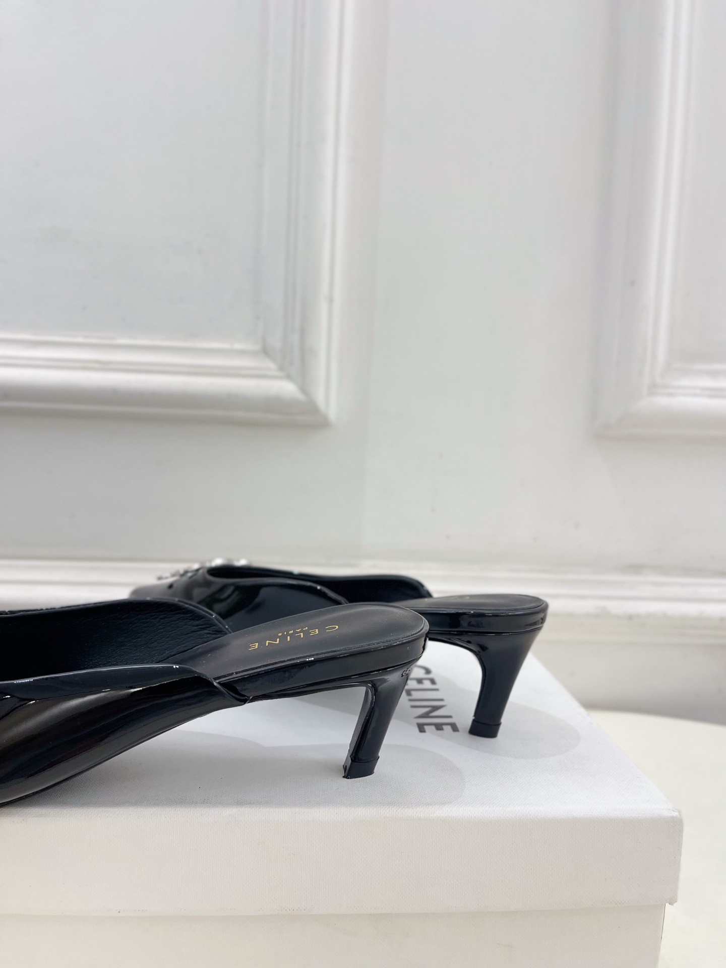 CELINE | 赛琳 25 𝐬𝐬
💛2025春夏最新爆款 ALMA TRIOMPHE凯旋门尖头