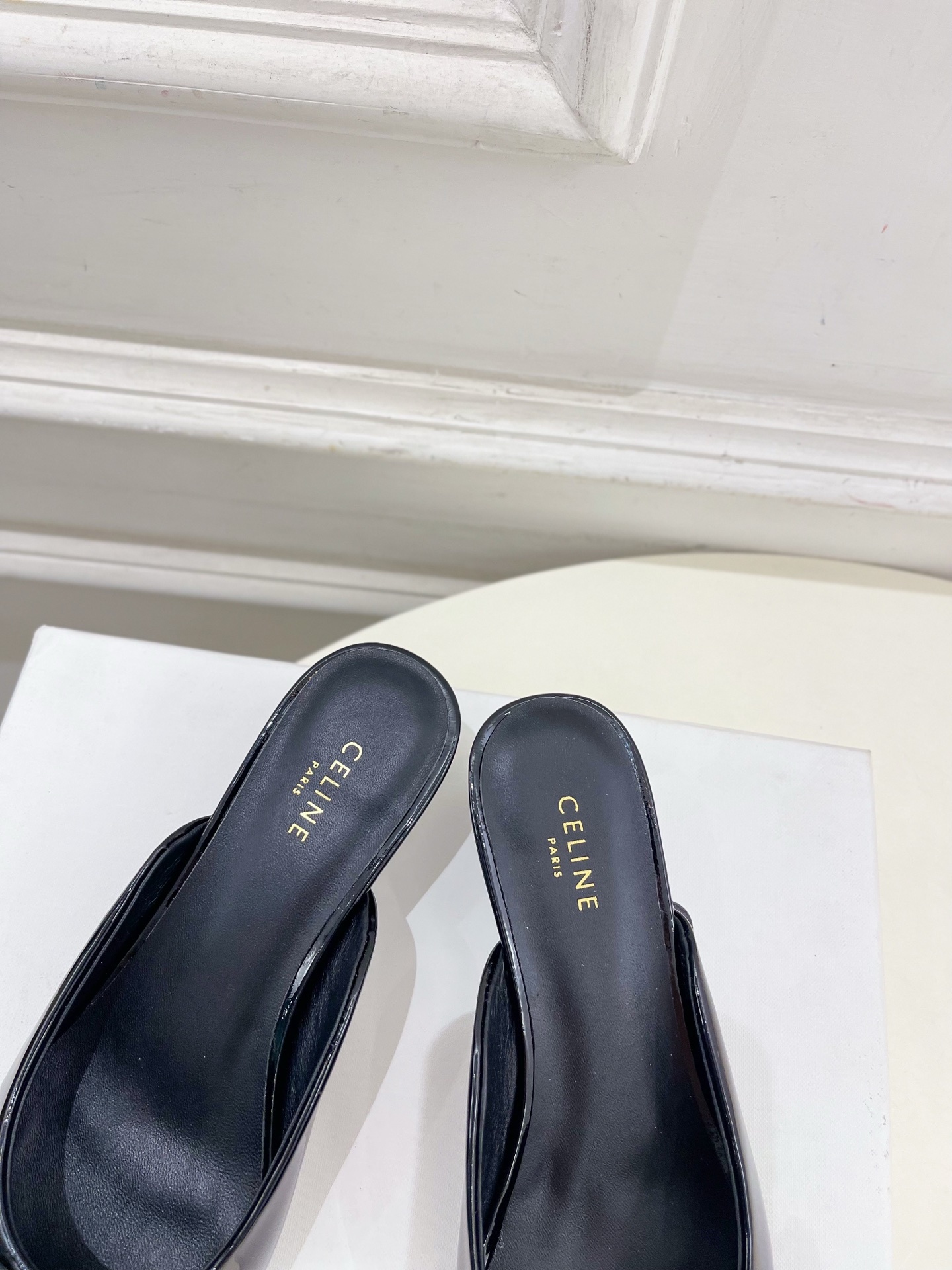 CELINE | 赛琳 25 𝐬𝐬
💛2025春夏最新爆款 ALMA TRIOMPHE凯旋门尖头