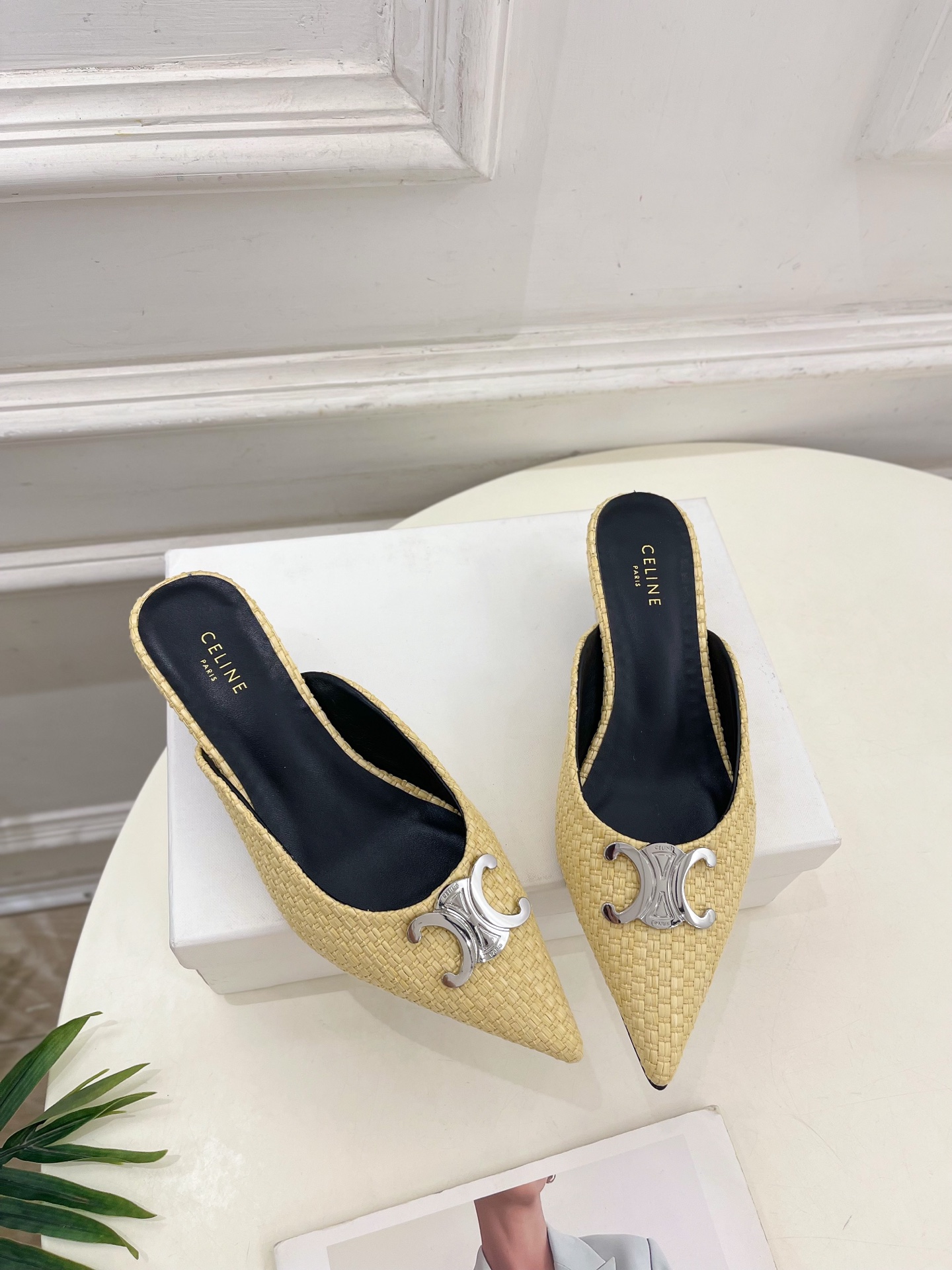 CELINE  | 赛琳  25 𝐬𝐬 

💛2025春夏最新爆款 ALMA TRIOMPHE凯旋门尖头