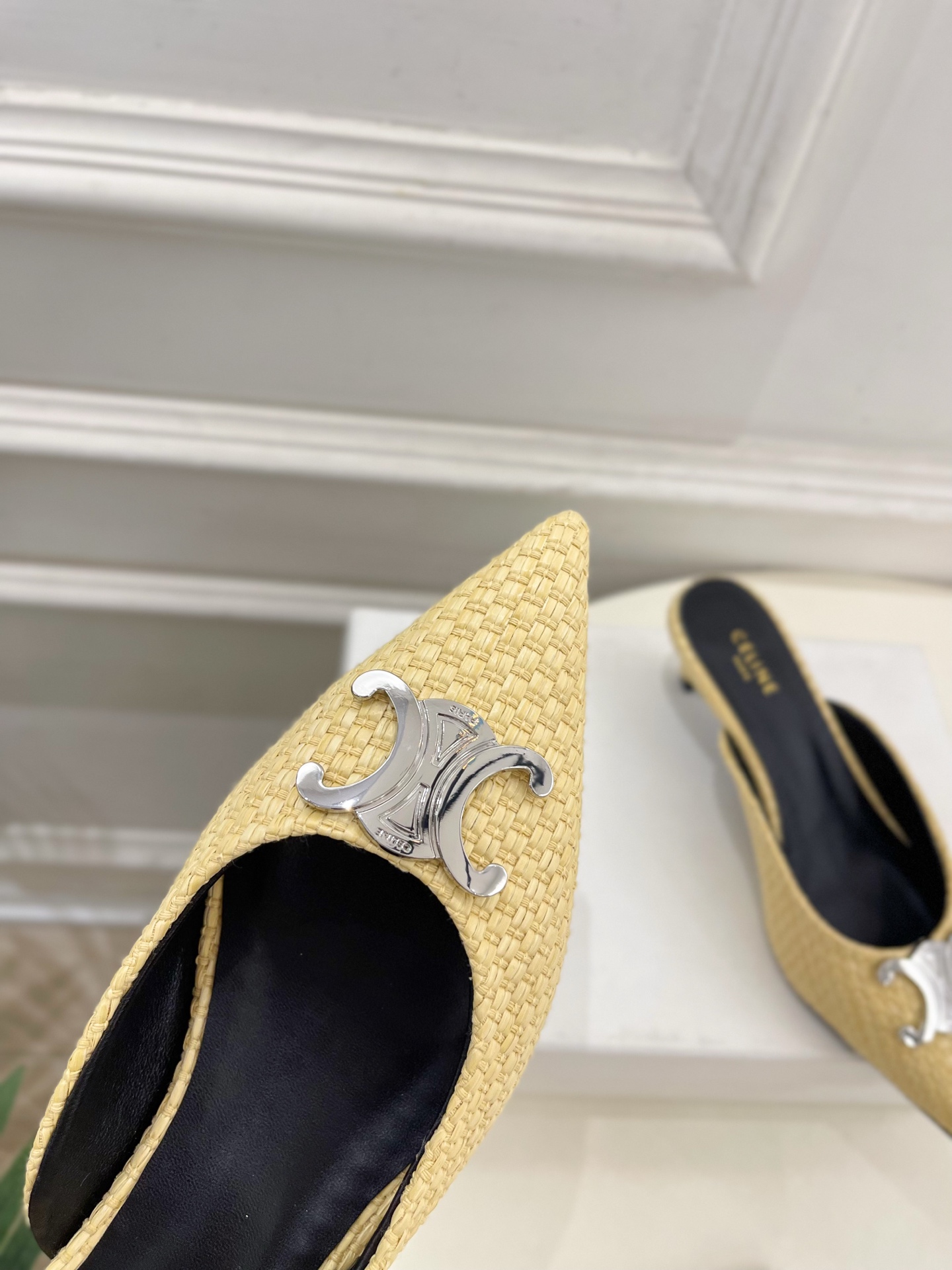 CELINE  | 赛琳  25 𝐬𝐬 

💛2025春夏最新爆款 ALMA TRIOMPHE凯旋门尖头