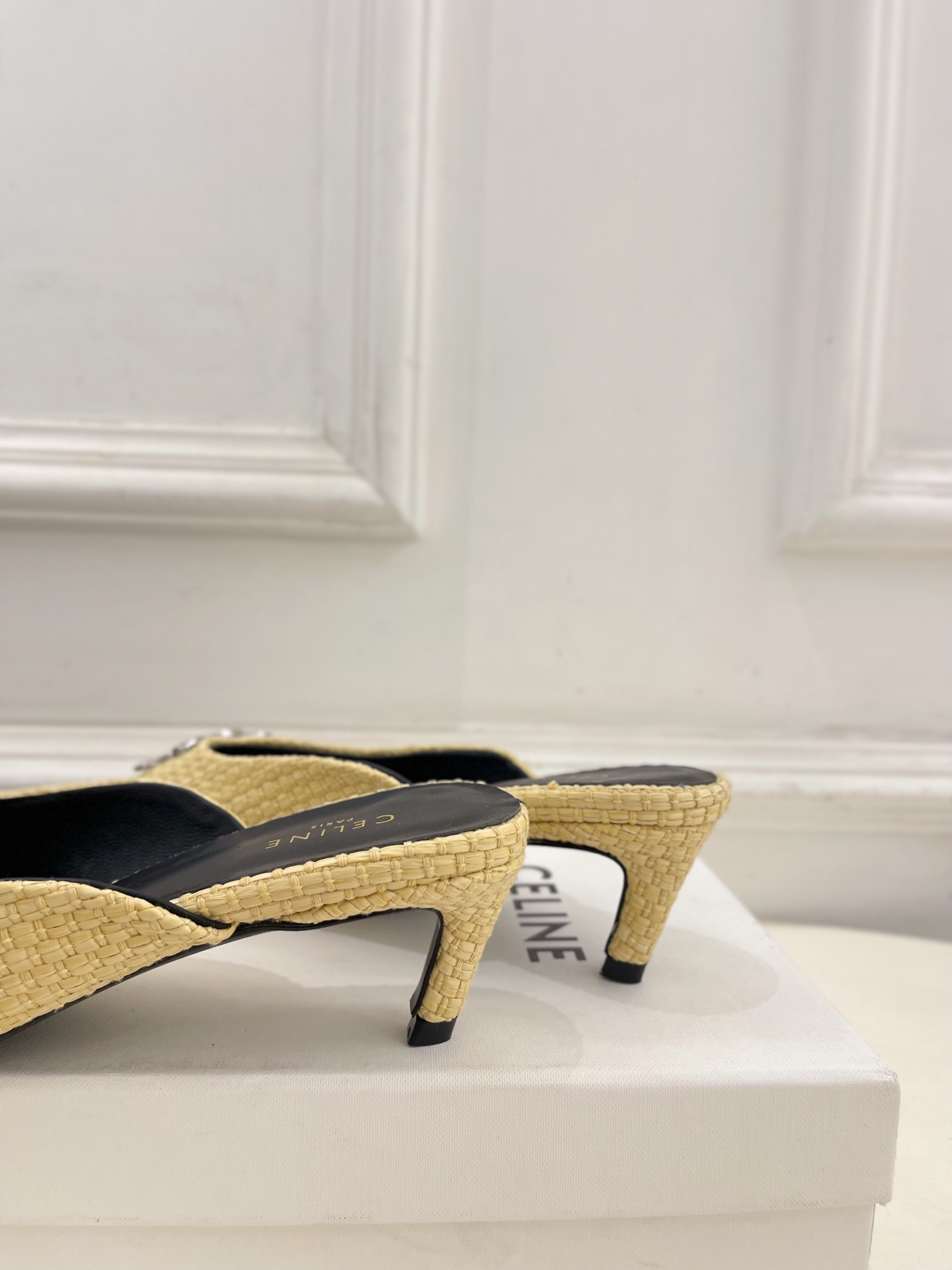 CELINE  | 赛琳  25 𝐬𝐬 

💛2025春夏最新爆款 ALMA TRIOMPHE凯旋门尖头