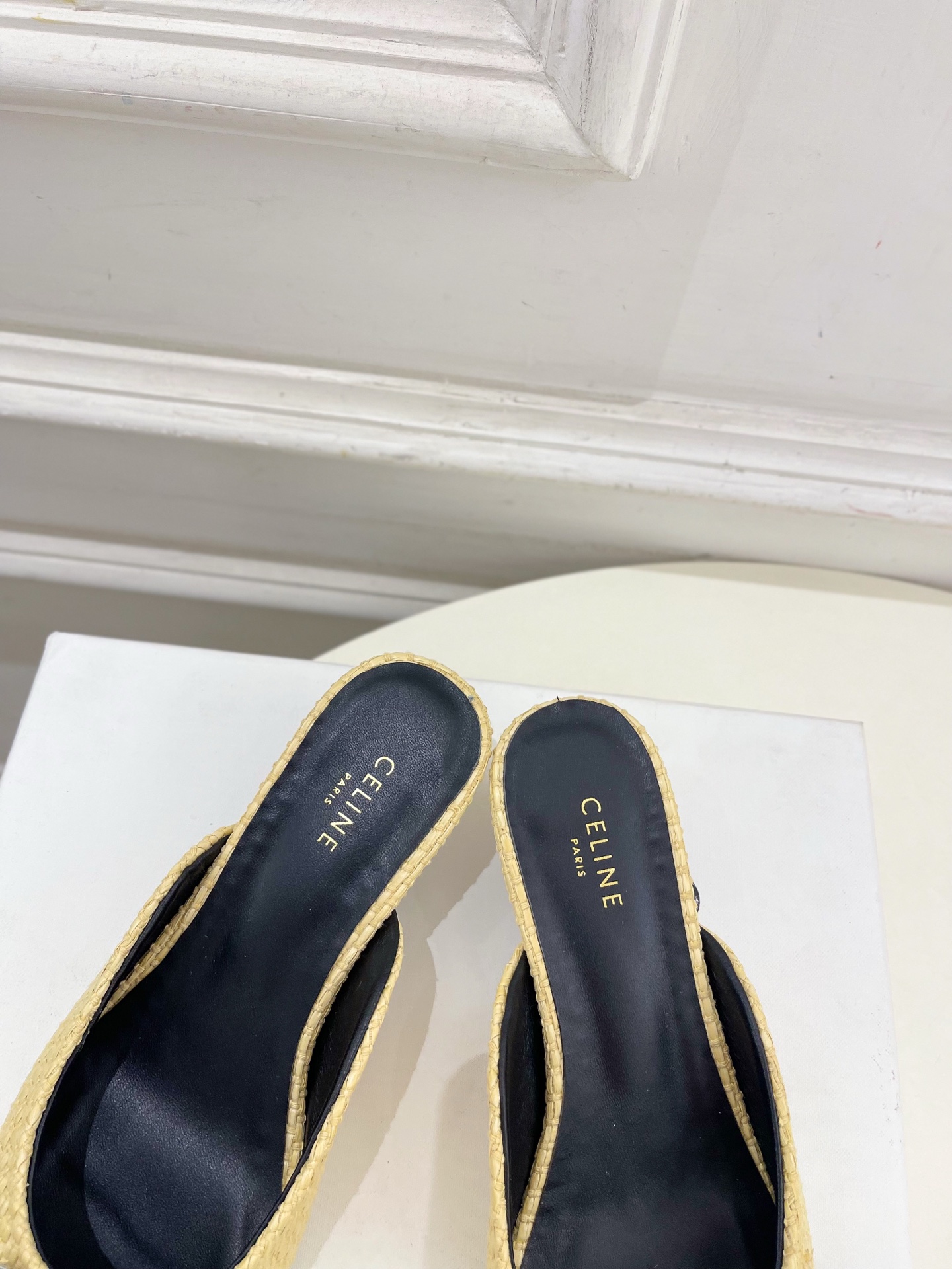 CELINE  | 赛琳  25 𝐬𝐬 

💛2025春夏最新爆款 ALMA TRIOMPHE凯旋门尖头