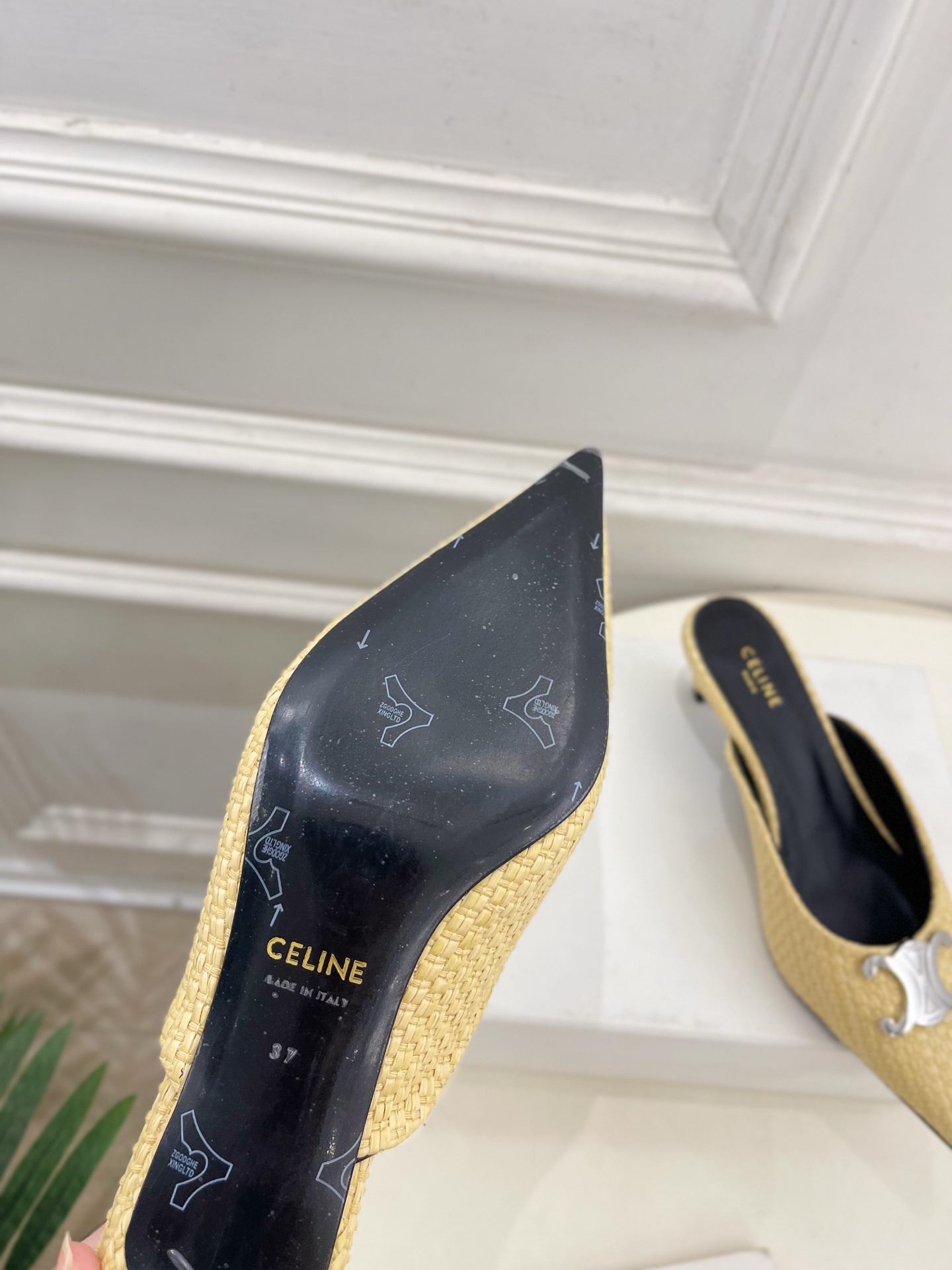 CELINE  | 赛琳  25 𝐬𝐬 

💛2025春夏最新爆款 ALMA TRIOMPHE凯旋门尖头