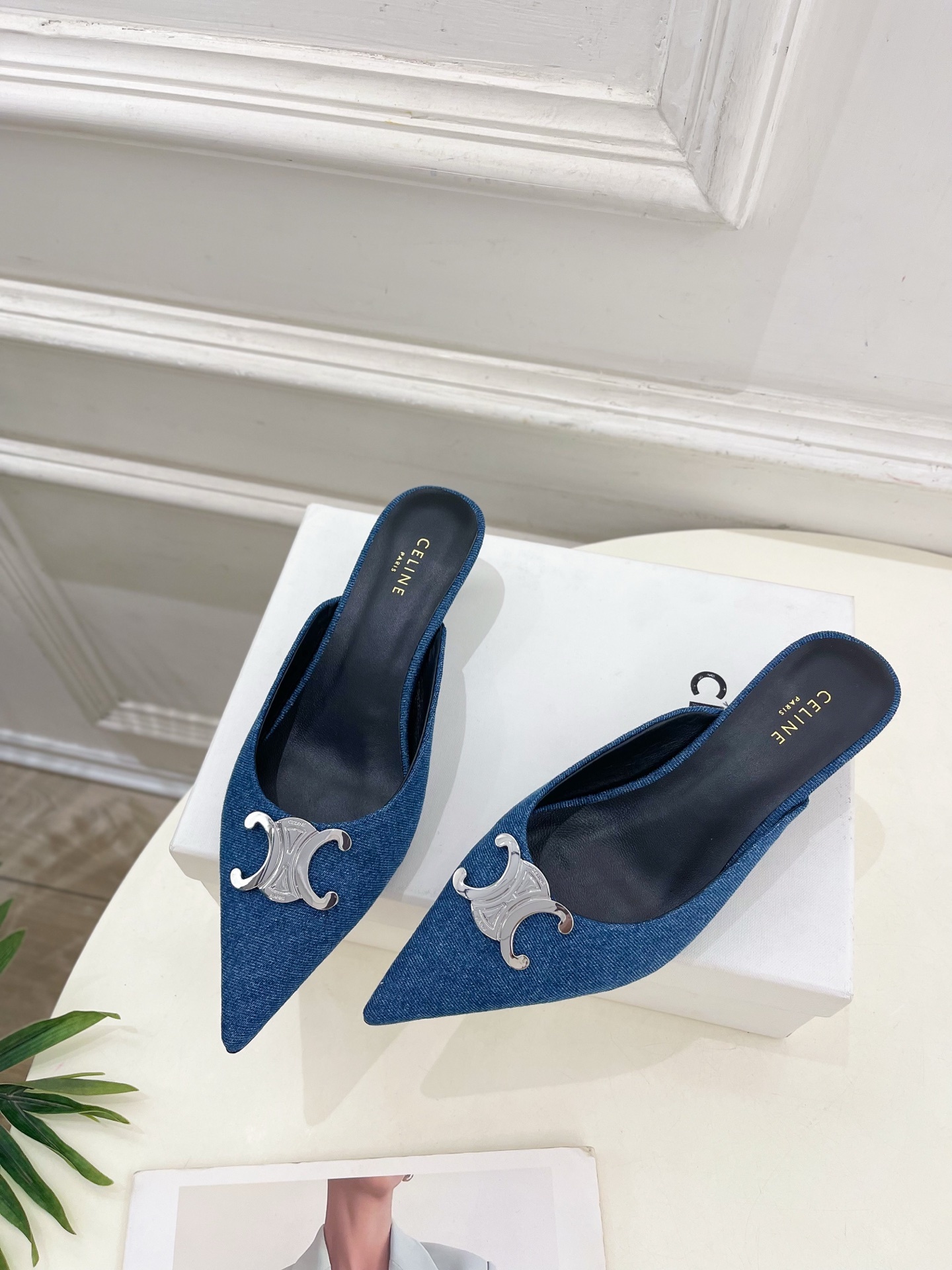CELINE | 赛琳 25 𝐬𝐬
💛2025春夏最新爆款 ALMA TRIOMPHE凯旋门尖头