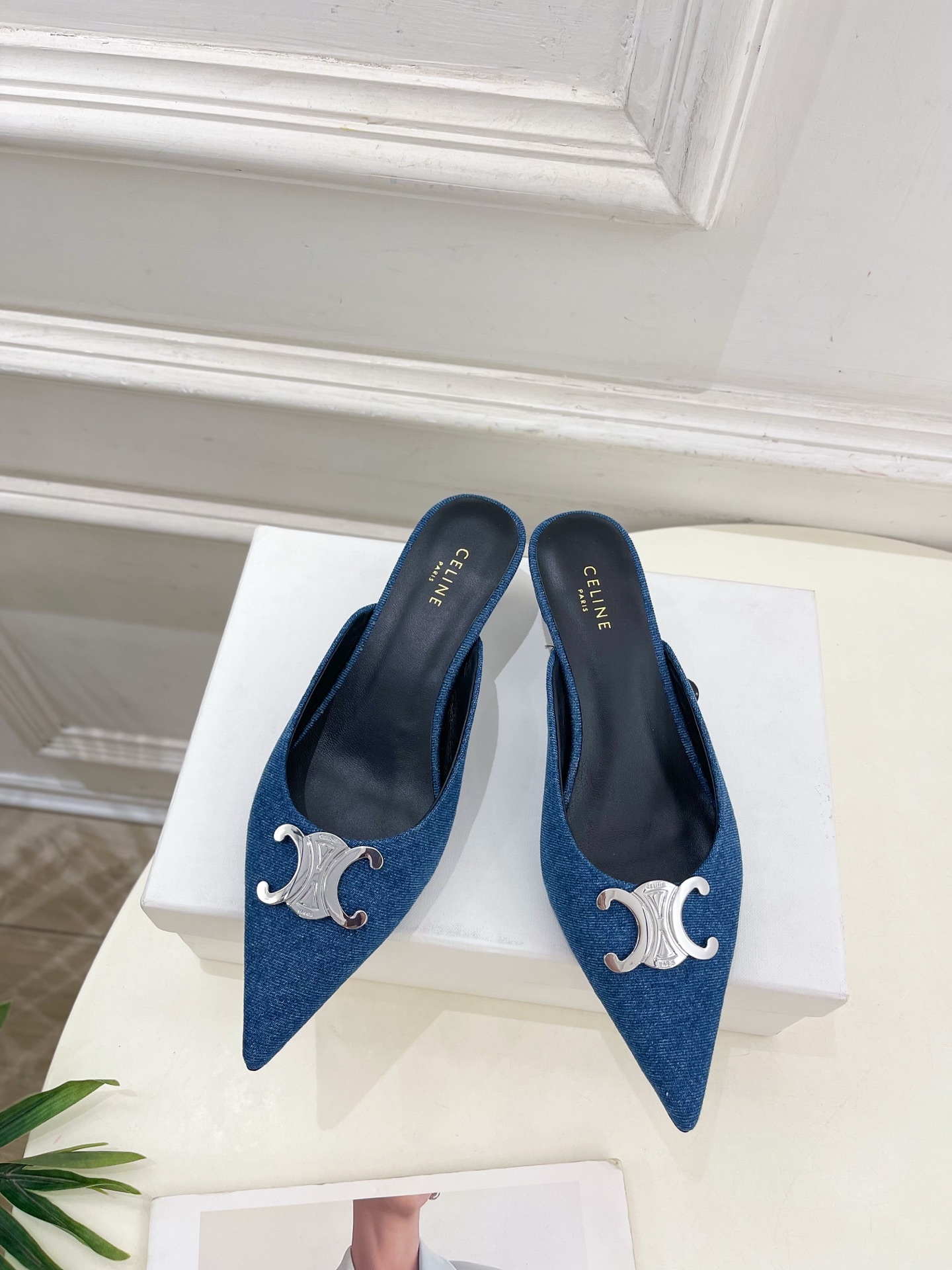 CELINE | 赛琳 25 𝐬𝐬
💛2025春夏最新爆款 ALMA TRIOMPHE凯旋门尖头