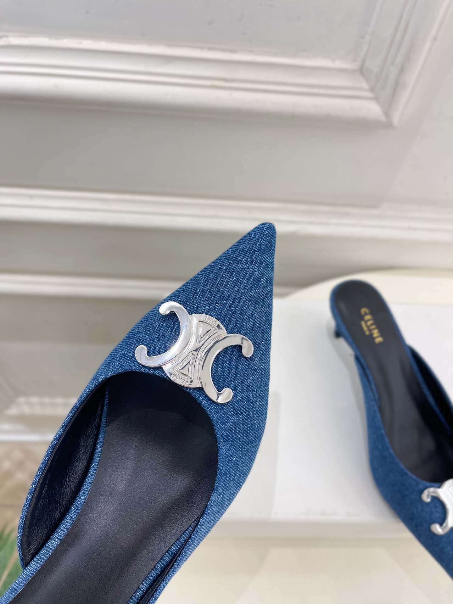 CELINE | 赛琳 25 𝐬𝐬
💛2025春夏最新爆款 ALMA TRIOMPHE凯旋门尖头