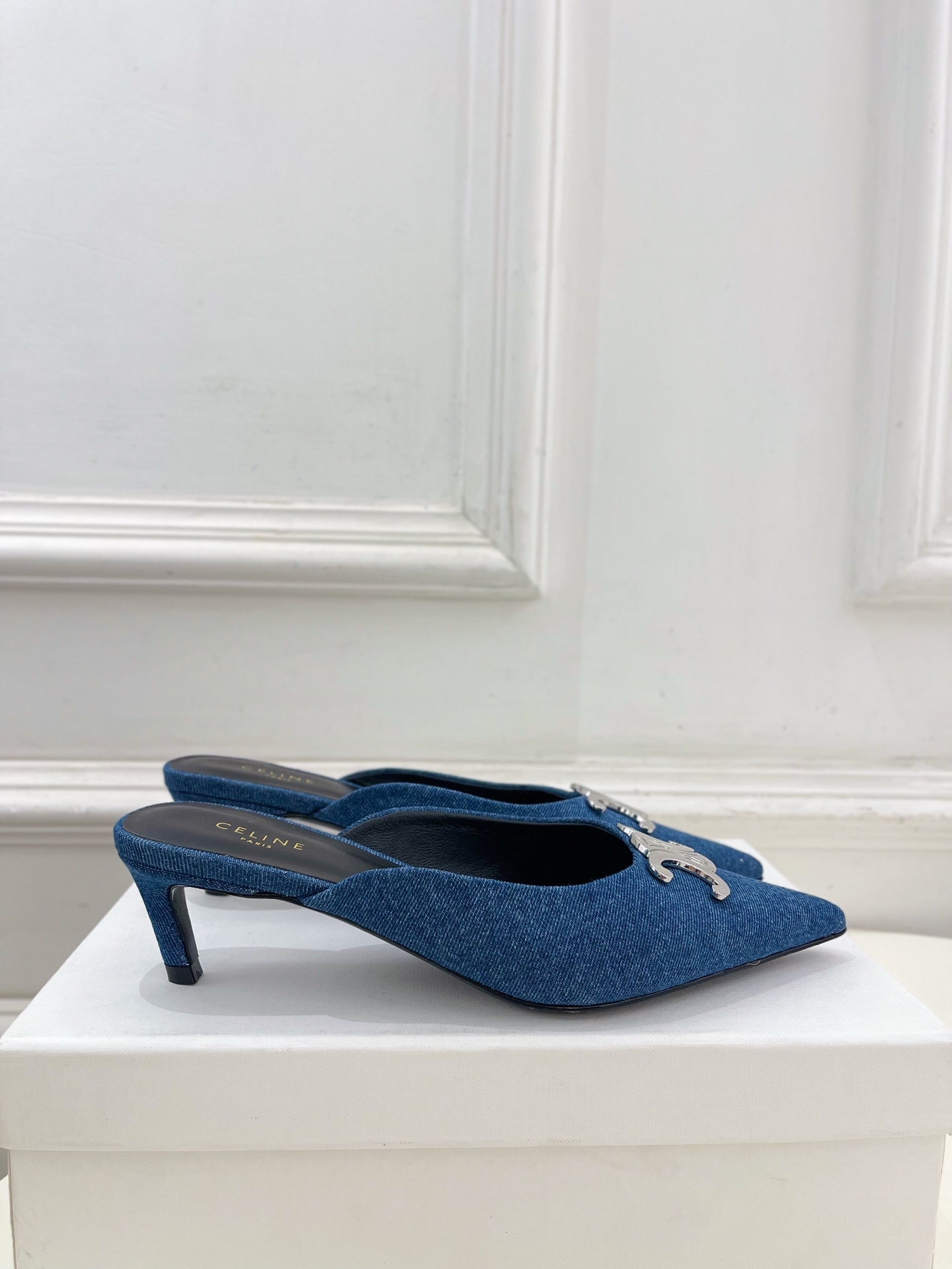 CELINE | 赛琳 25 𝐬𝐬
💛2025春夏最新爆款 ALMA TRIOMPHE凯旋门尖头