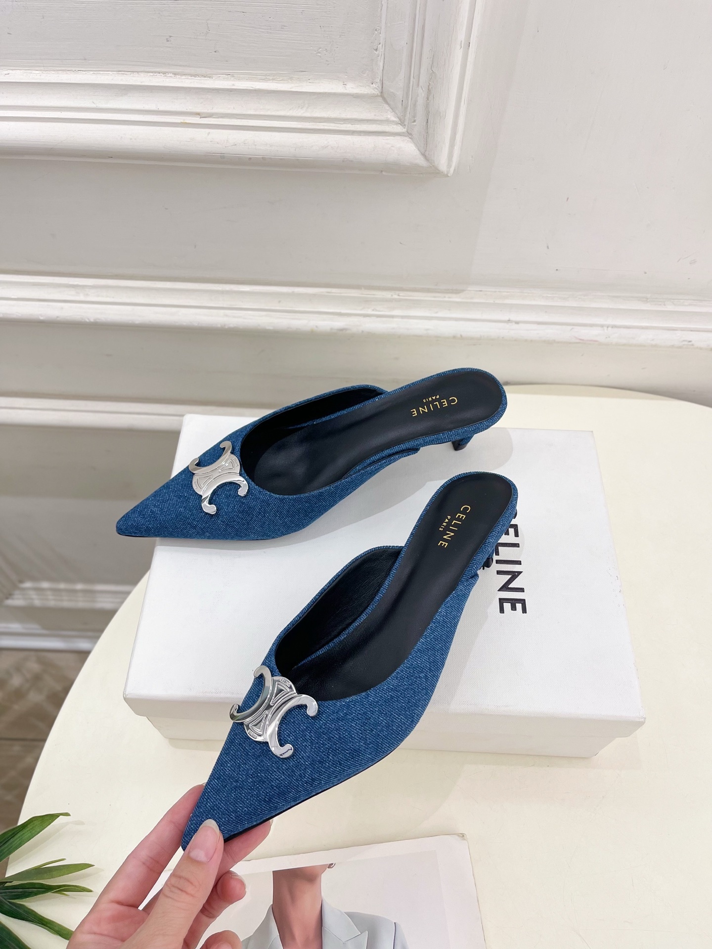 CELINE | 赛琳 25 𝐬𝐬
💛2025春夏最新爆款 ALMA TRIOMPHE凯旋门尖头