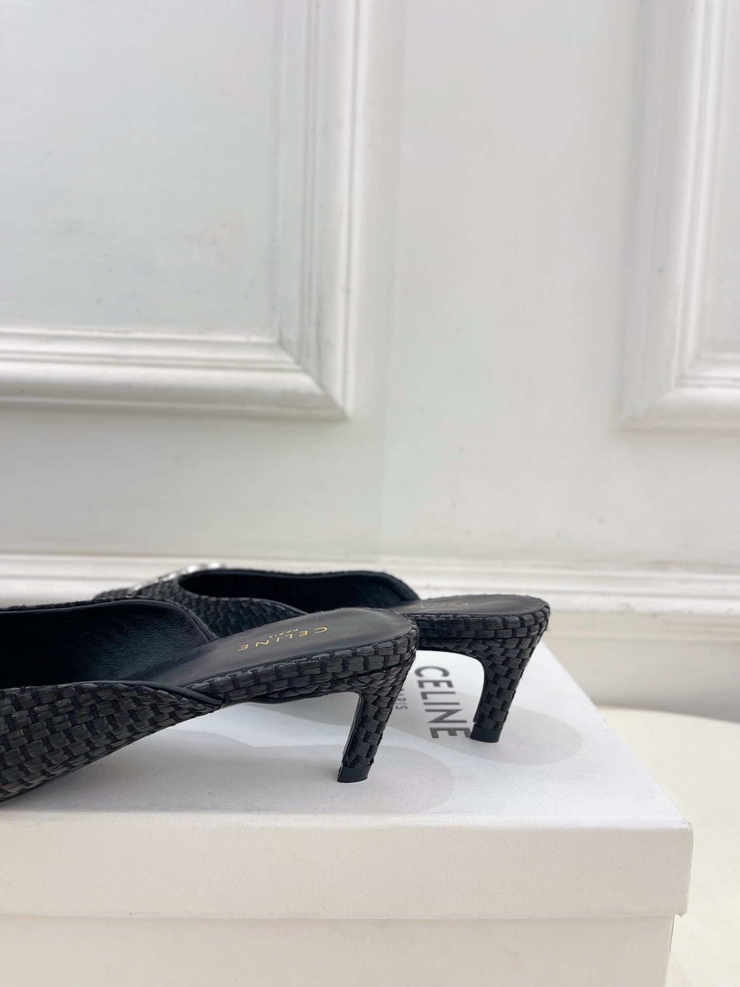 CELINE  | 赛琳  25 𝐬𝐬 

💛2025春夏最新爆款 ALMA TRIOMPHE凯旋门尖头