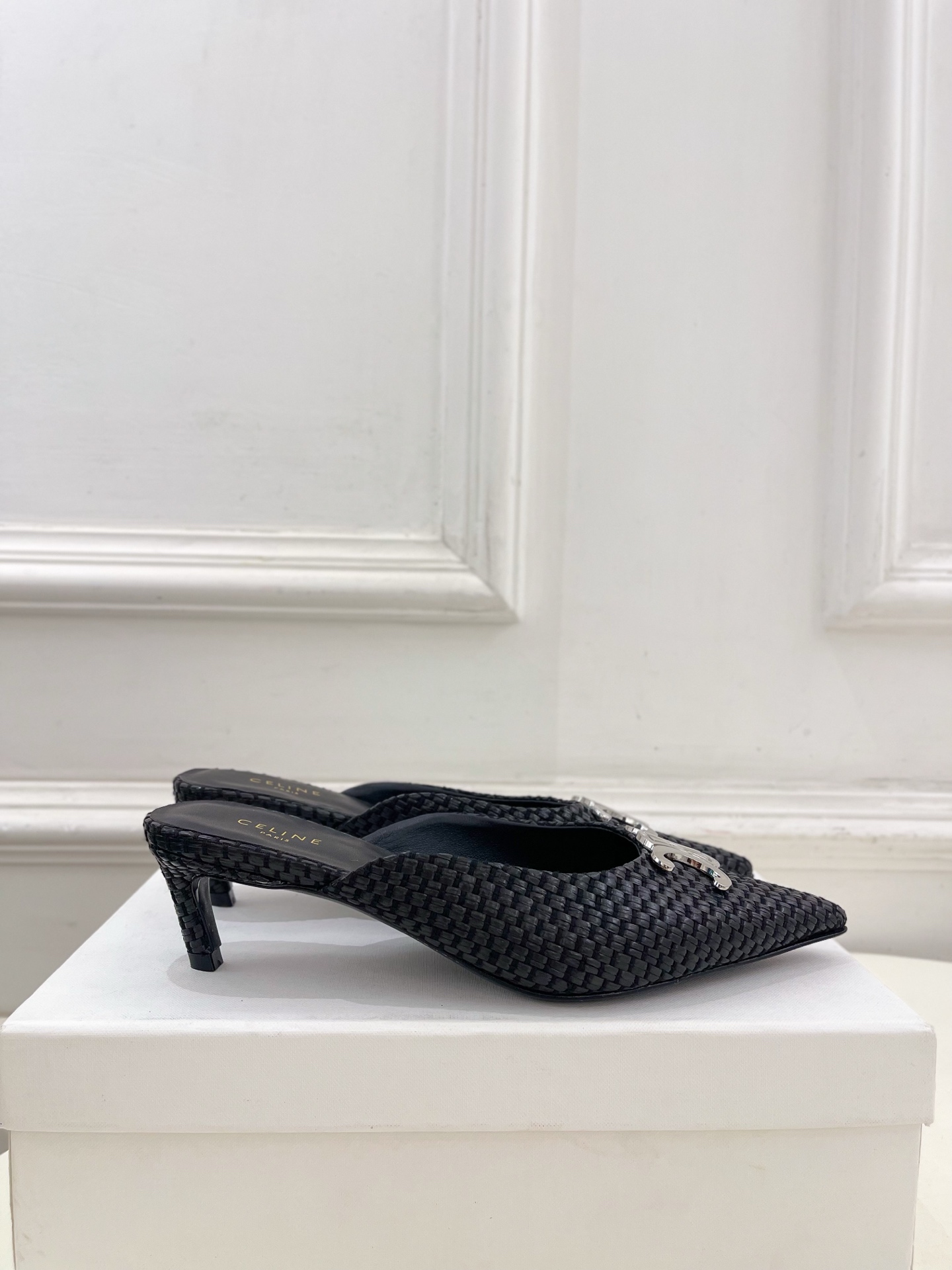 CELINE  | 赛琳  25 𝐬𝐬 

💛2025春夏最新爆款 ALMA TRIOMPHE凯旋门尖头