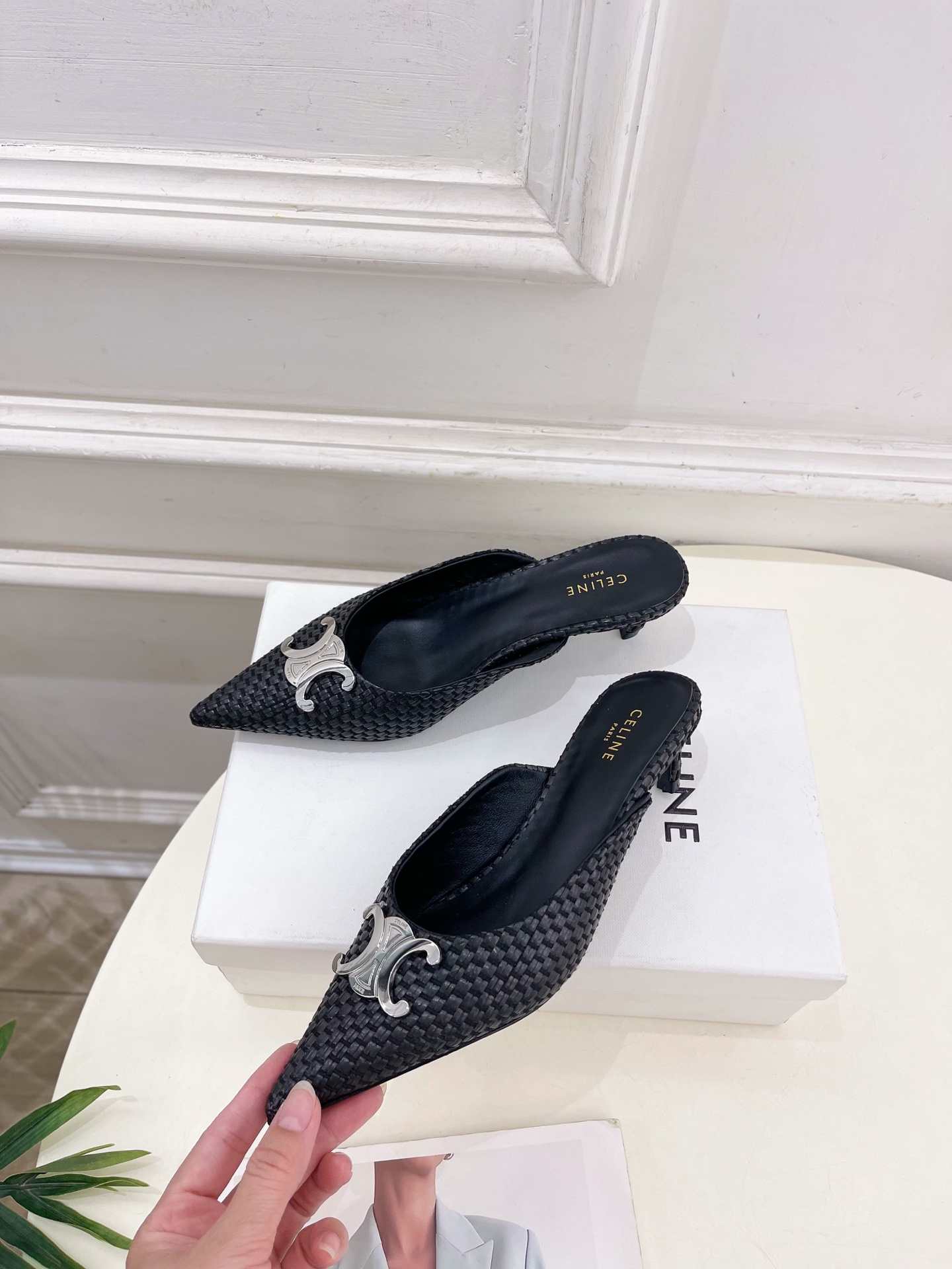 CELINE  | 赛琳  25 𝐬𝐬 

💛2025春夏最新爆款 ALMA TRIOMPHE凯旋门尖头