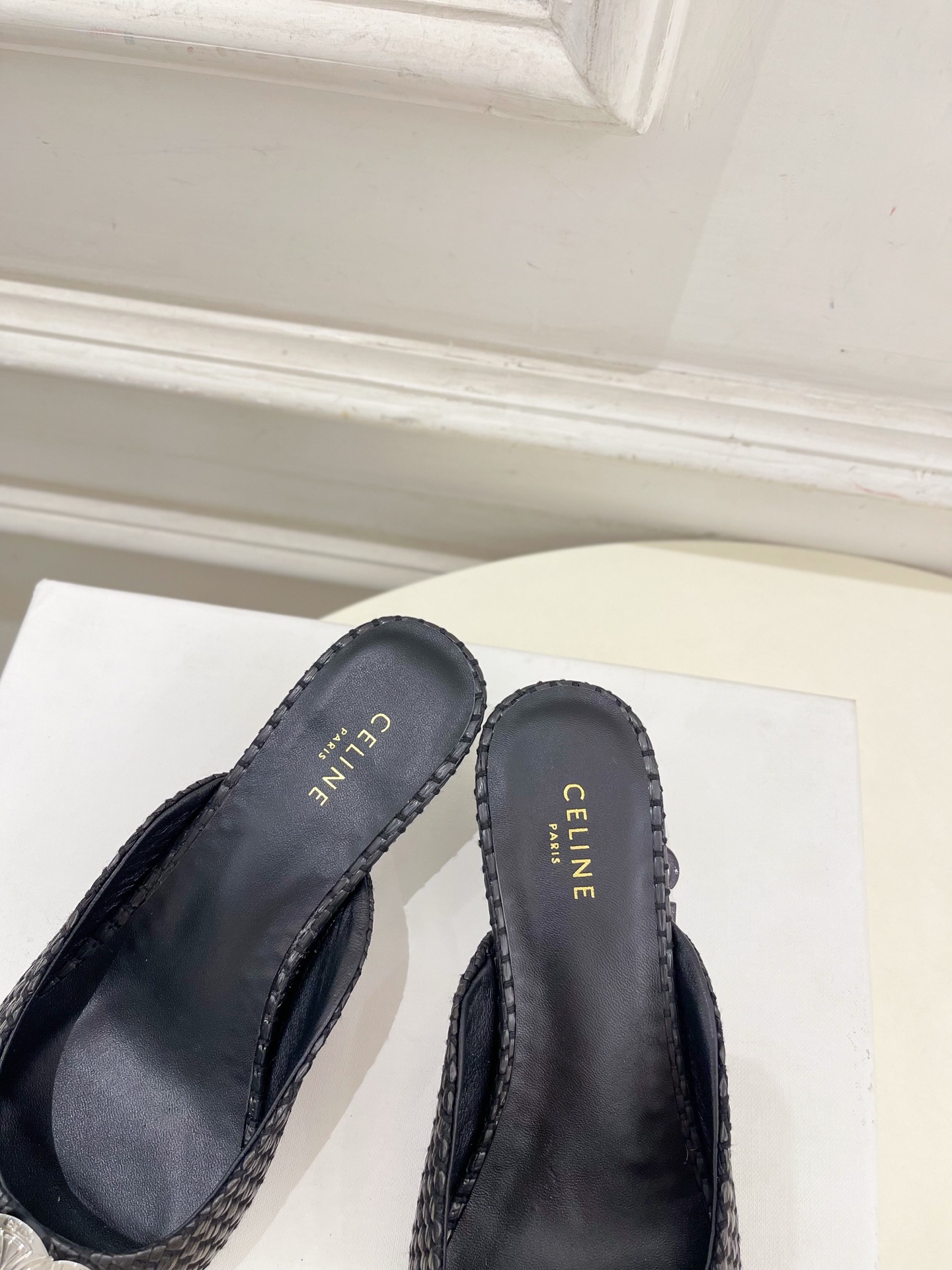 CELINE  | 赛琳  25 𝐬𝐬 

💛2025春夏最新爆款 ALMA TRIOMPHE凯旋门尖头