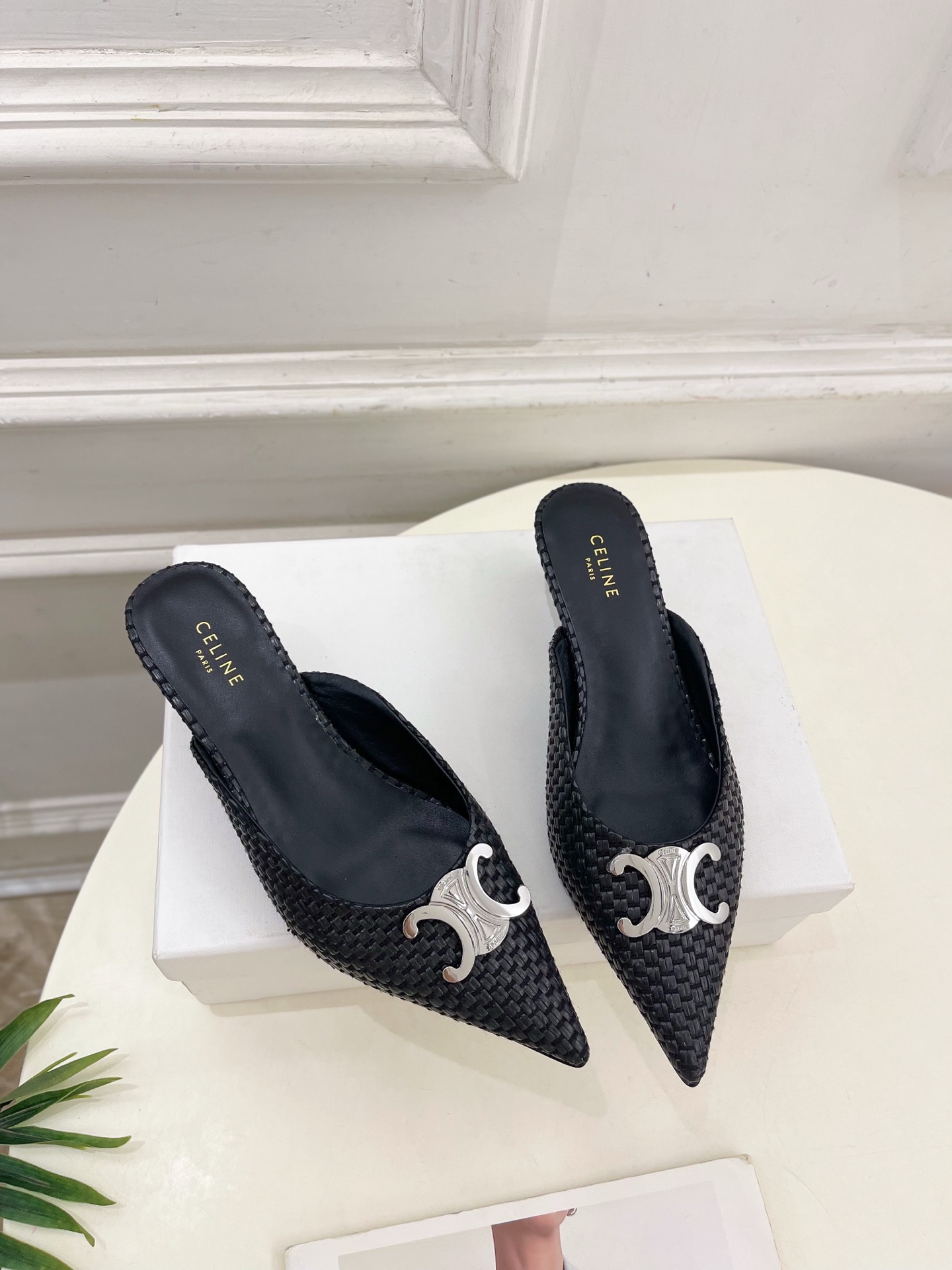 CELINE  | 赛琳  25 𝐬𝐬 

💛2025春夏最新爆款 ALMA TRIOMPHE凯旋门尖头
