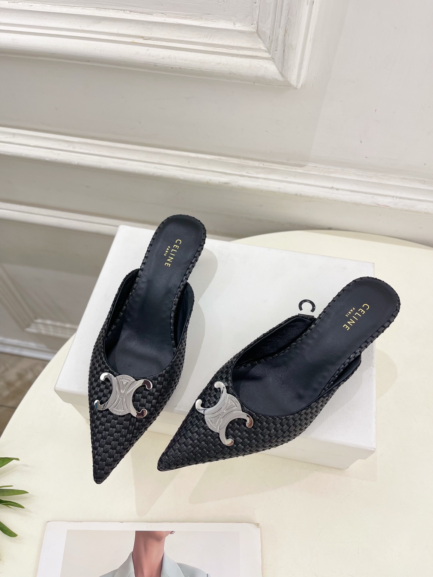 CELINE  | 赛琳  25 𝐬𝐬 

💛2025春夏最新爆款 ALMA TRIOMPHE凯旋门尖头
