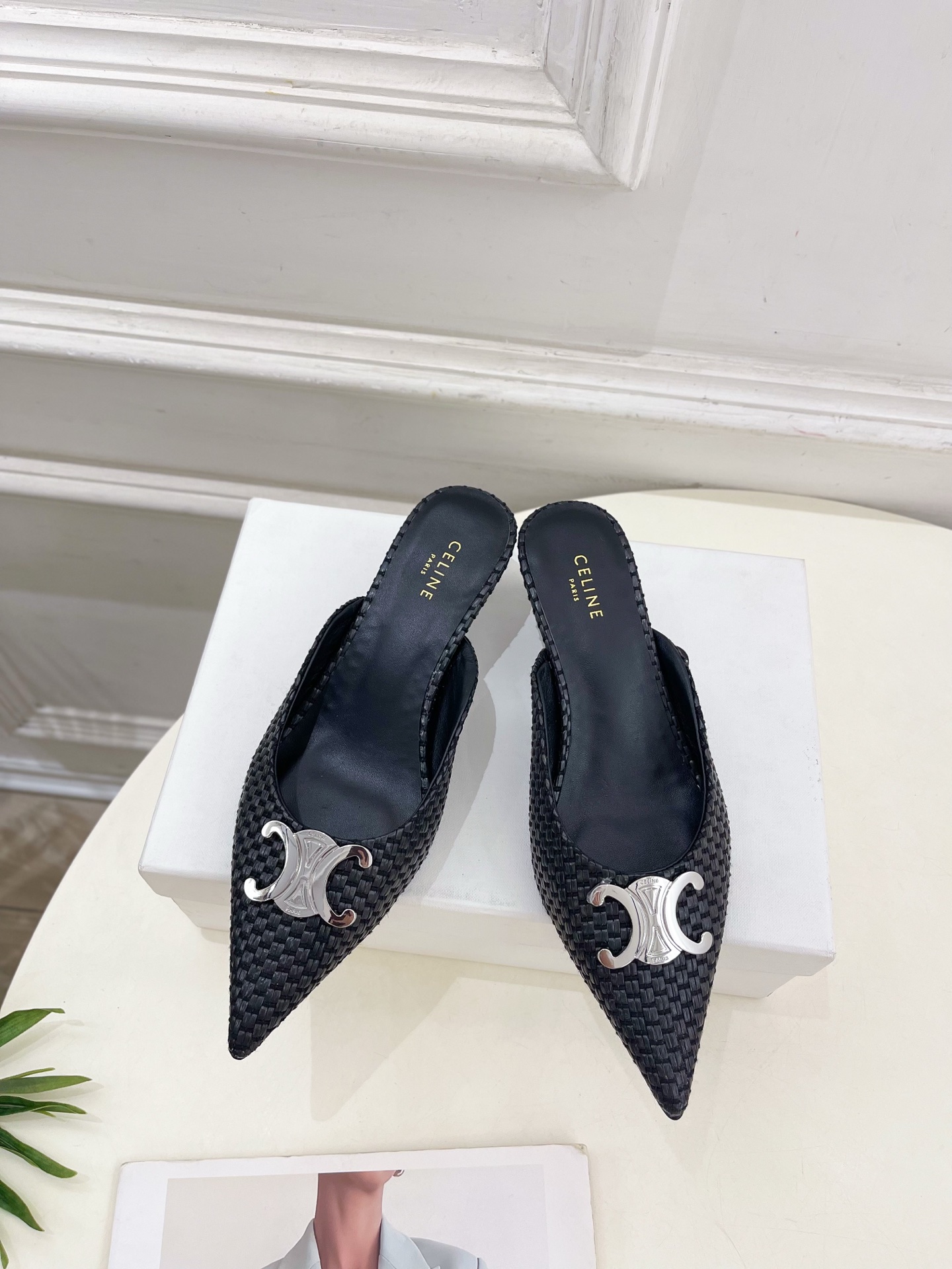 CELINE  | 赛琳  25 𝐬𝐬 

💛2025春夏最新爆款 ALMA TRIOMPHE凯旋门尖头