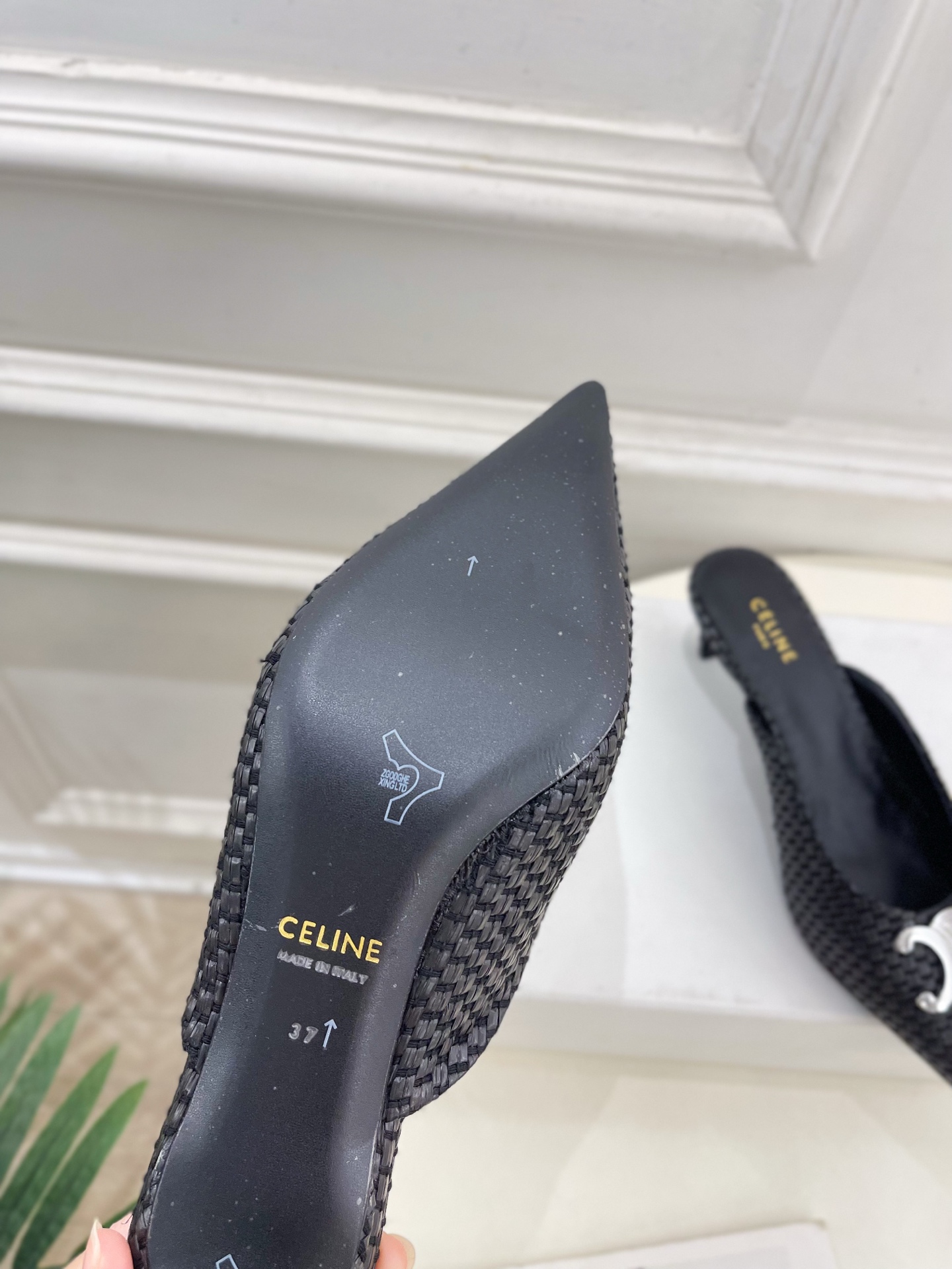 CELINE  | 赛琳  25 𝐬𝐬 

💛2025春夏最新爆款 ALMA TRIOMPHE凯旋门尖头