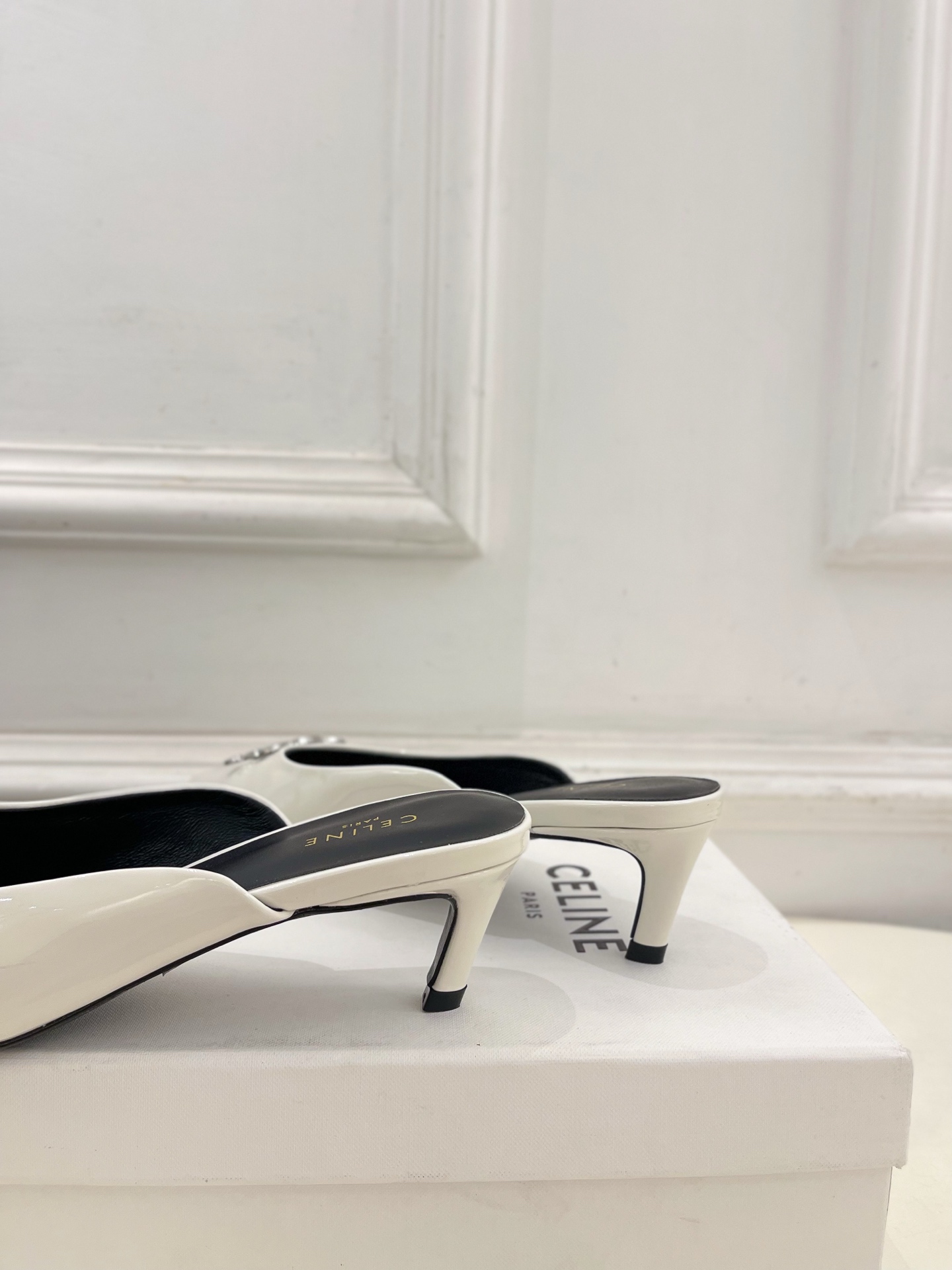 CELINE  | 赛琳  25 𝐬𝐬 

💛2025春夏最新爆款 ALMA TRIOMPHE凯旋门尖头