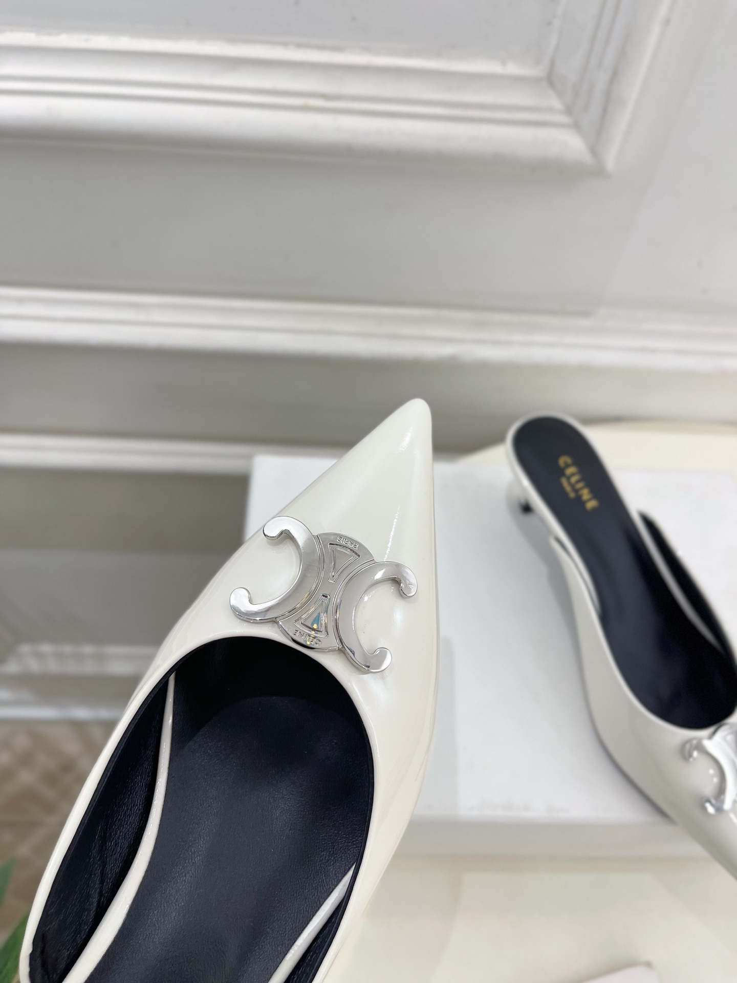 CELINE  | 赛琳  25 𝐬𝐬 

💛2025春夏最新爆款 ALMA TRIOMPHE凯旋门尖头
