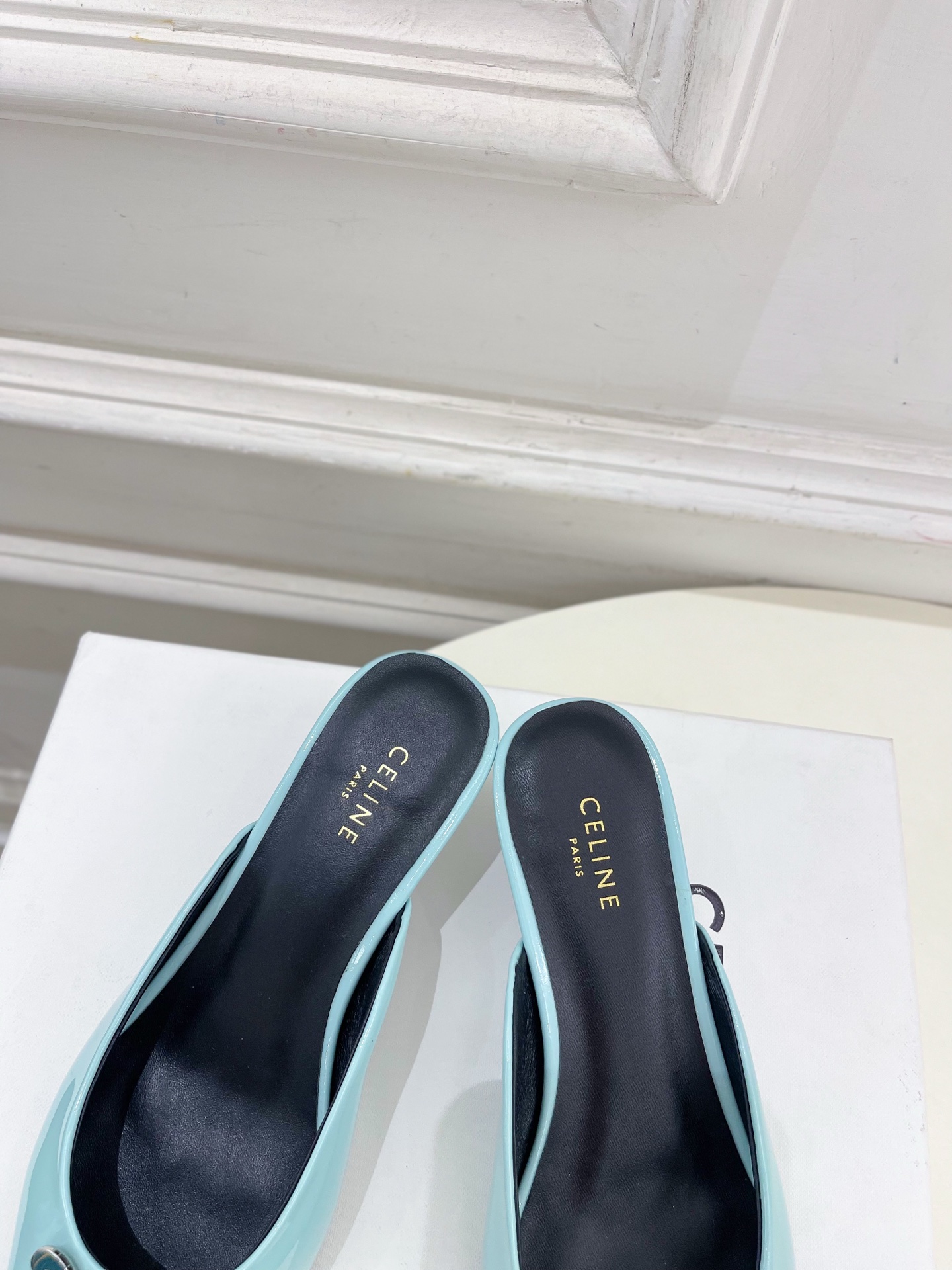 CELINE  | 赛琳  25 𝐬𝐬 

💛2025春夏最新爆款 ALMA TRIOMPHE凯旋门尖头