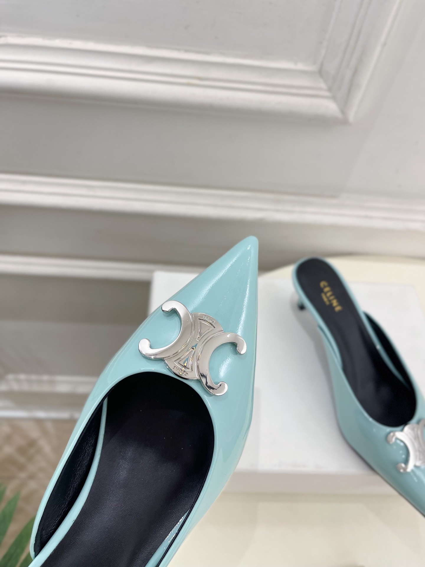 CELINE  | 赛琳  25 𝐬𝐬 

💛2025春夏最新爆款 ALMA TRIOMPHE凯旋门尖头