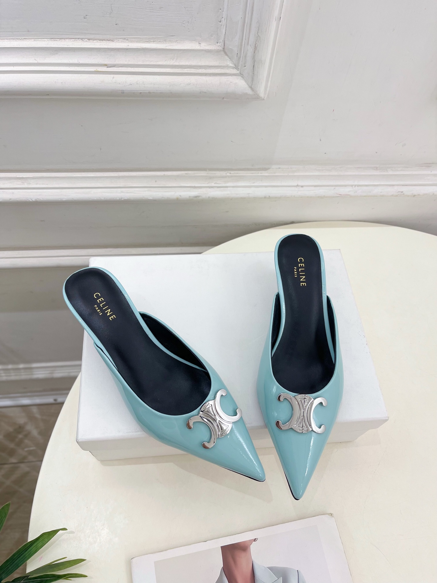 CELINE  | 赛琳  25 𝐬𝐬 

💛2025春夏最新爆款 ALMA TRIOMPHE凯旋门尖头